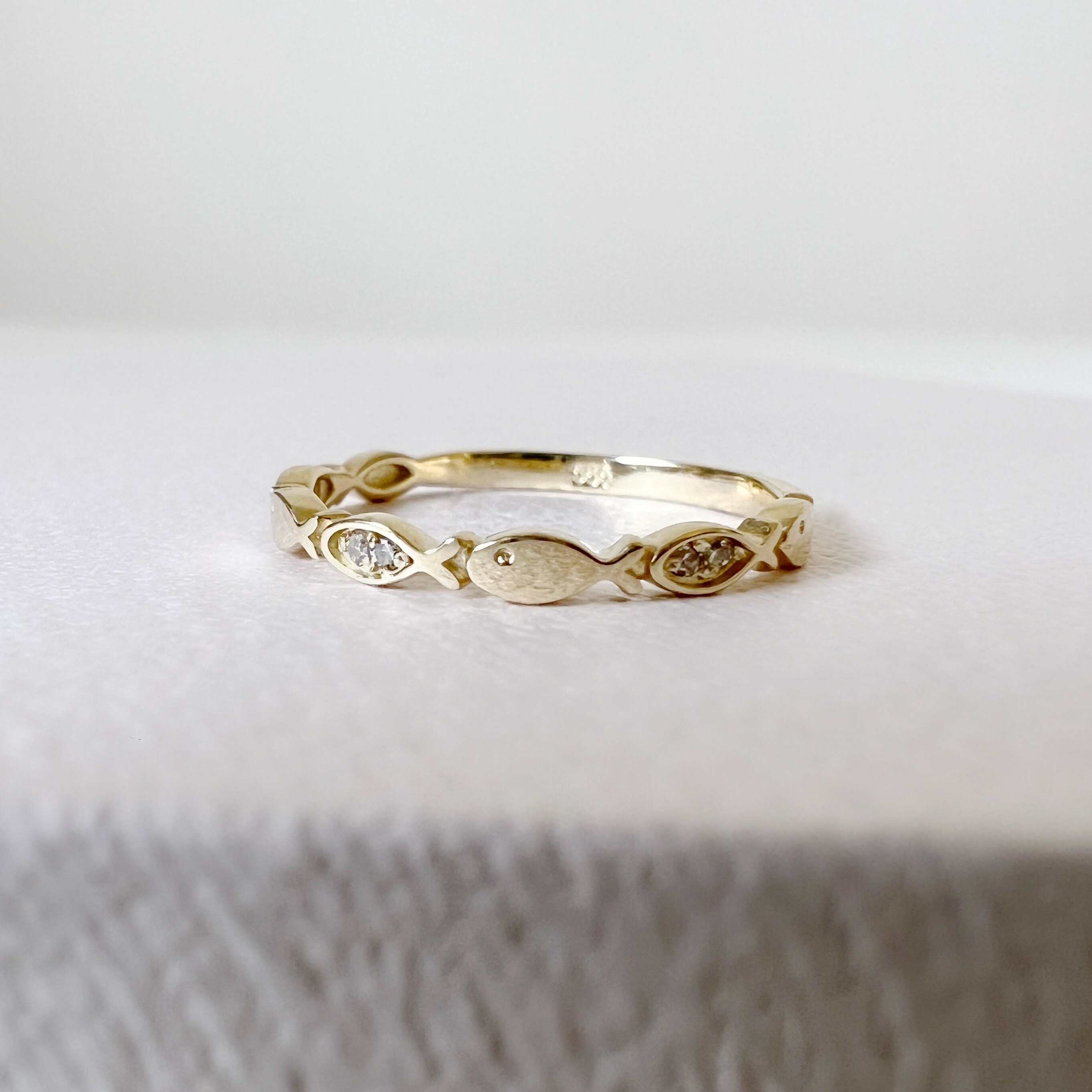 14K相間真鑽半圈小魚戒指