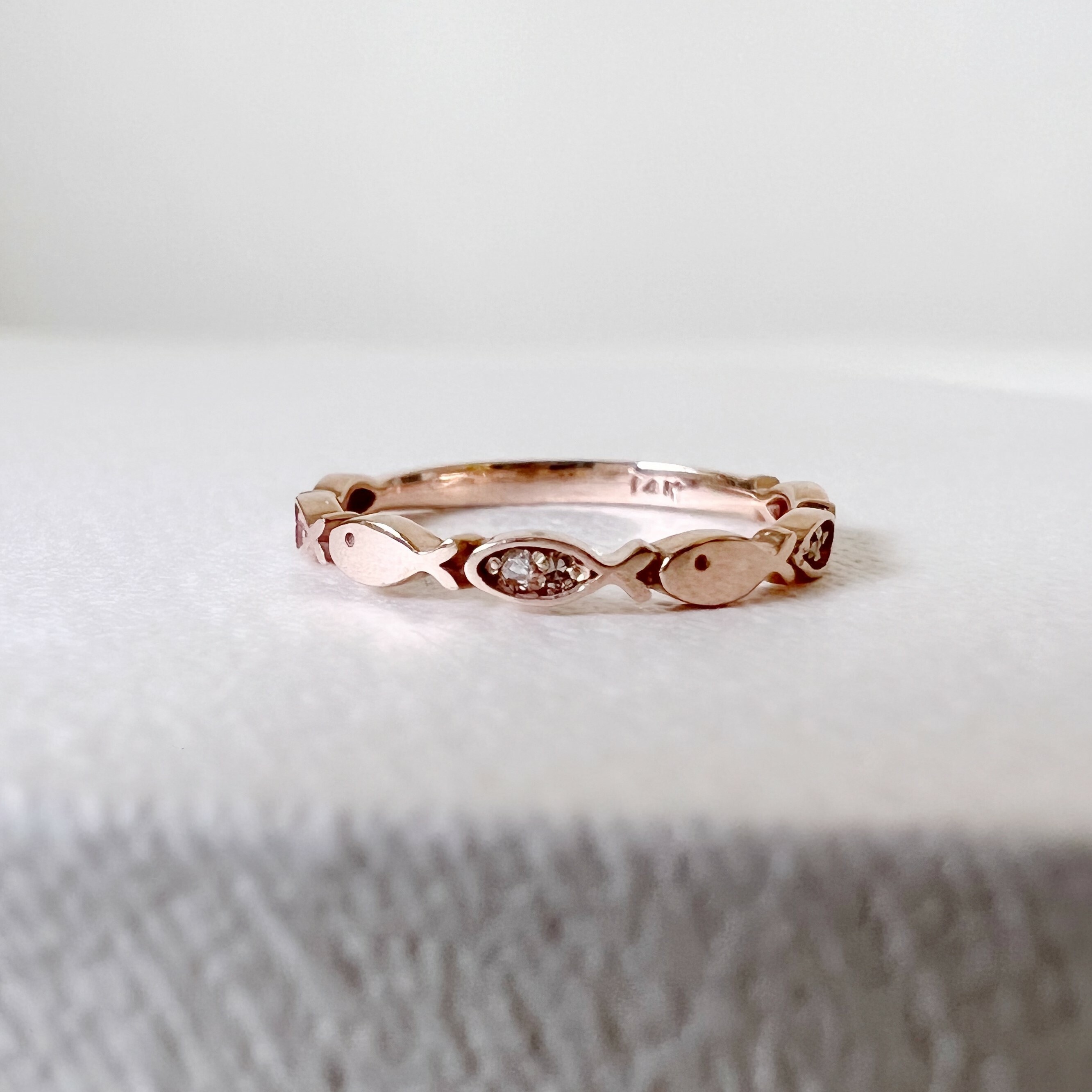 14K相間真鑽半圈小魚戒指