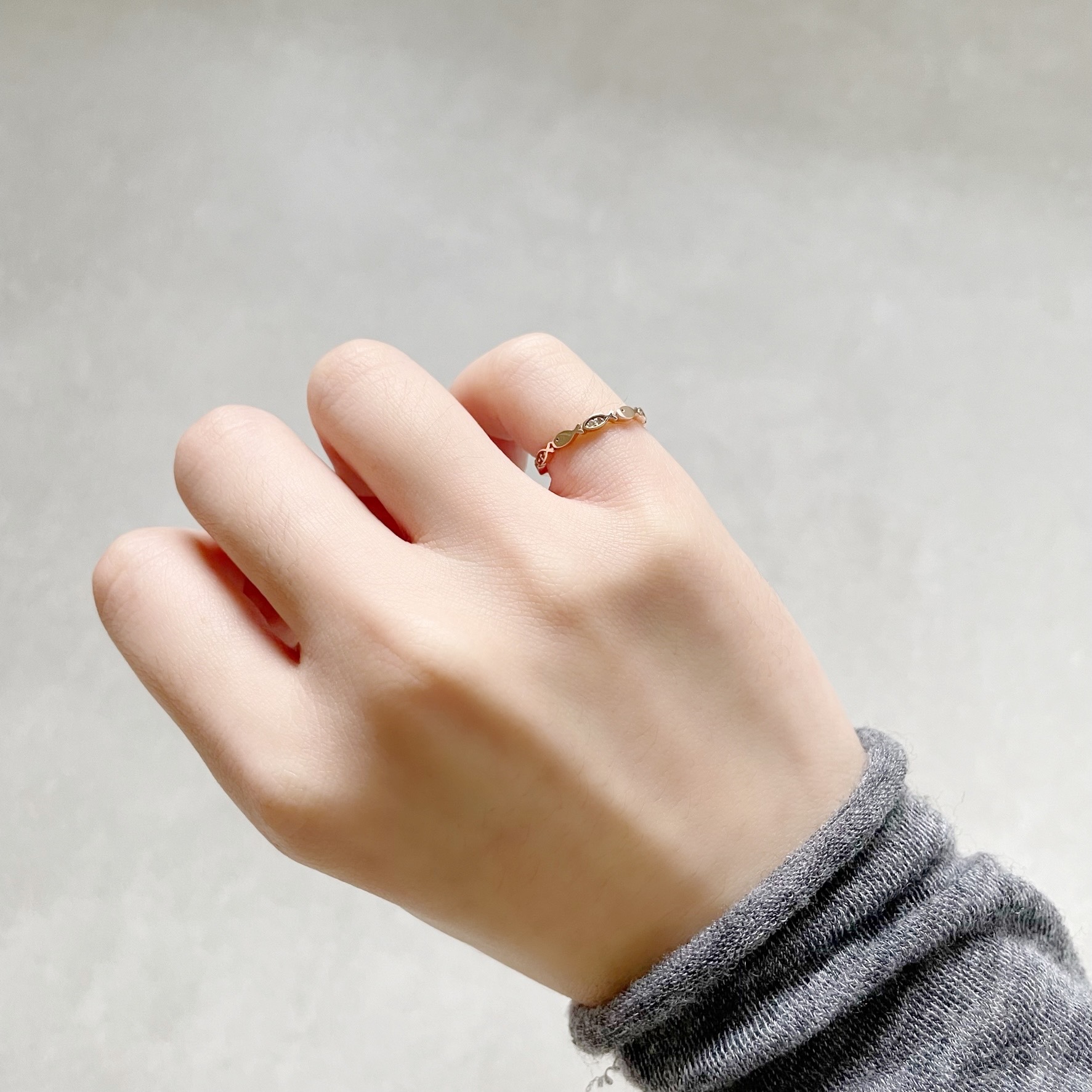 14K相間真鑽半圈小魚戒指