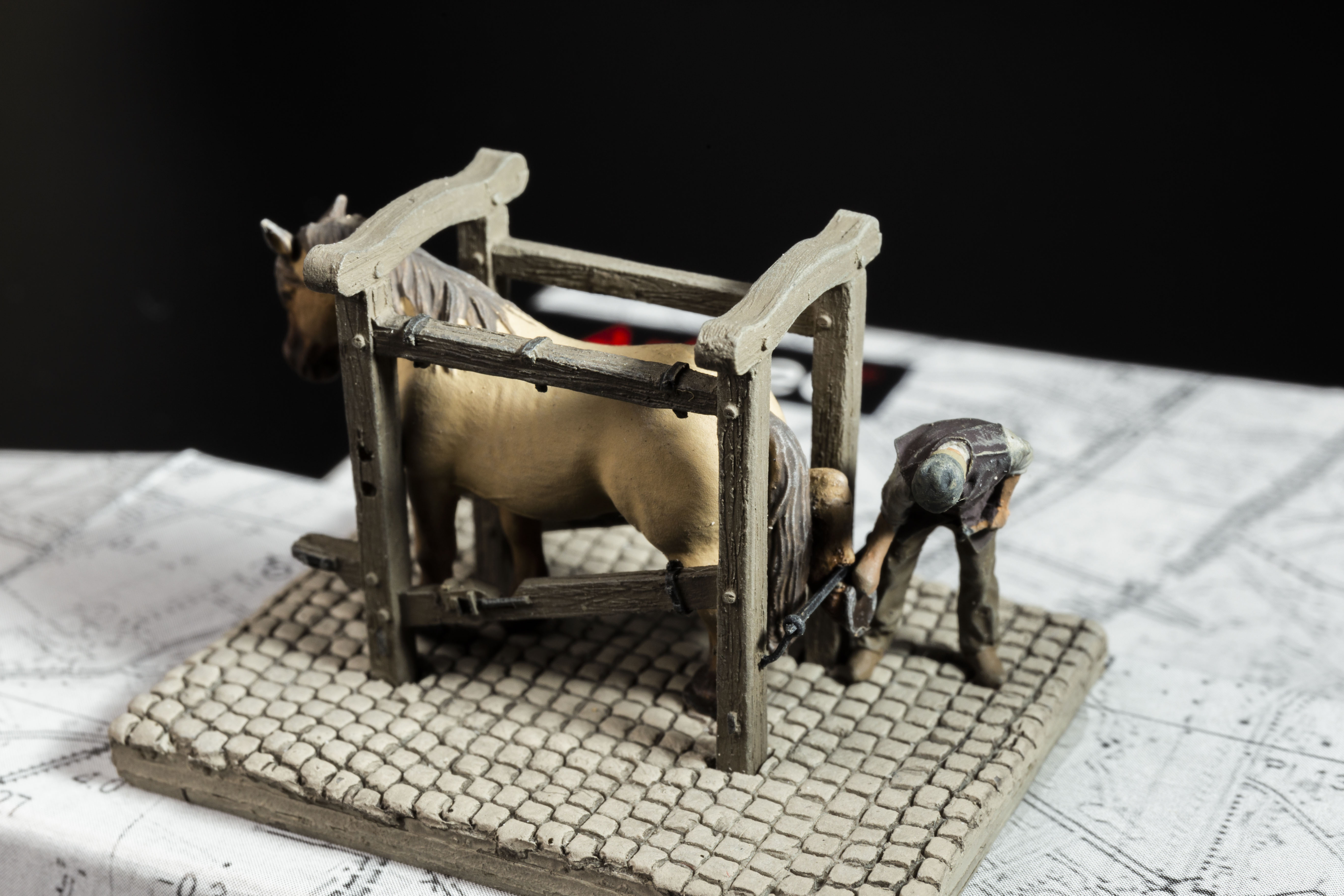 Artitec 387.431 HO規 Shoeing stock horse and farrier 鞋架 馬和蹄鐵匠