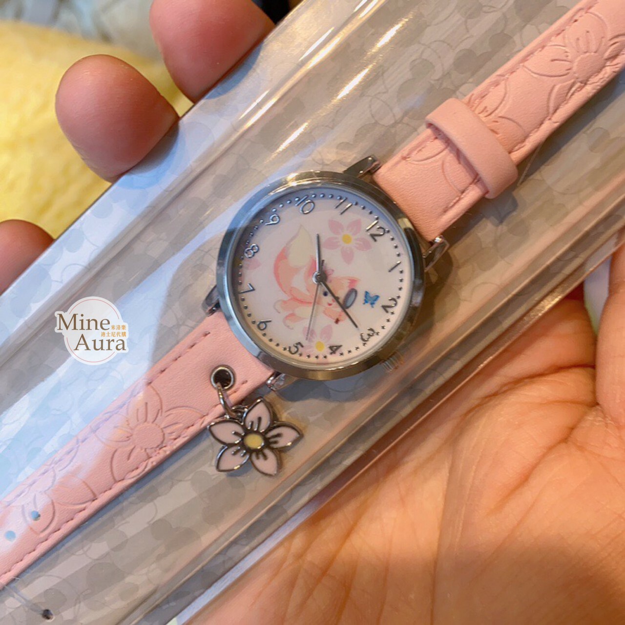 (限時特價) 玲娜貝兒 Lina bell 花花墜飾 壓紋錶帶 手錶 -上海迪士尼樂園