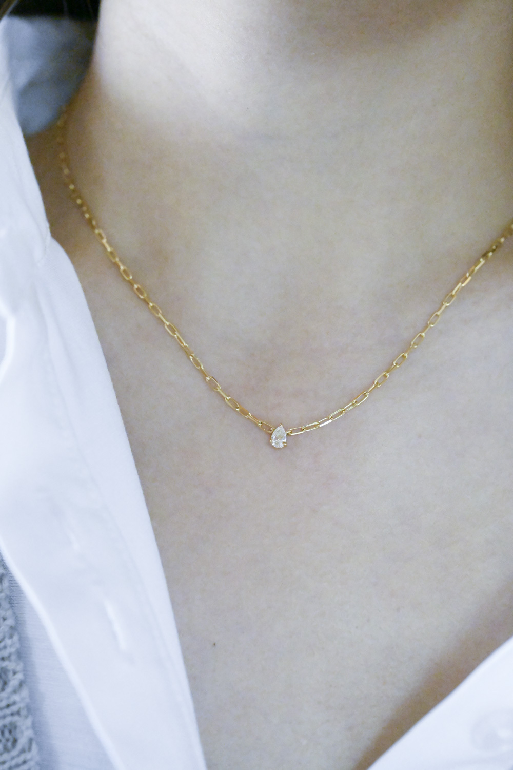 18K 0.20ct Pear Shape with Mini Block Chain