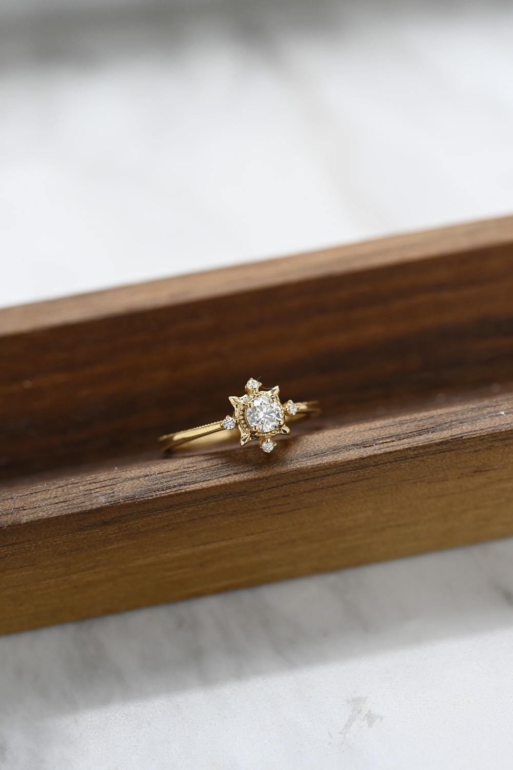 18K Vintage Edge Diamond Ring