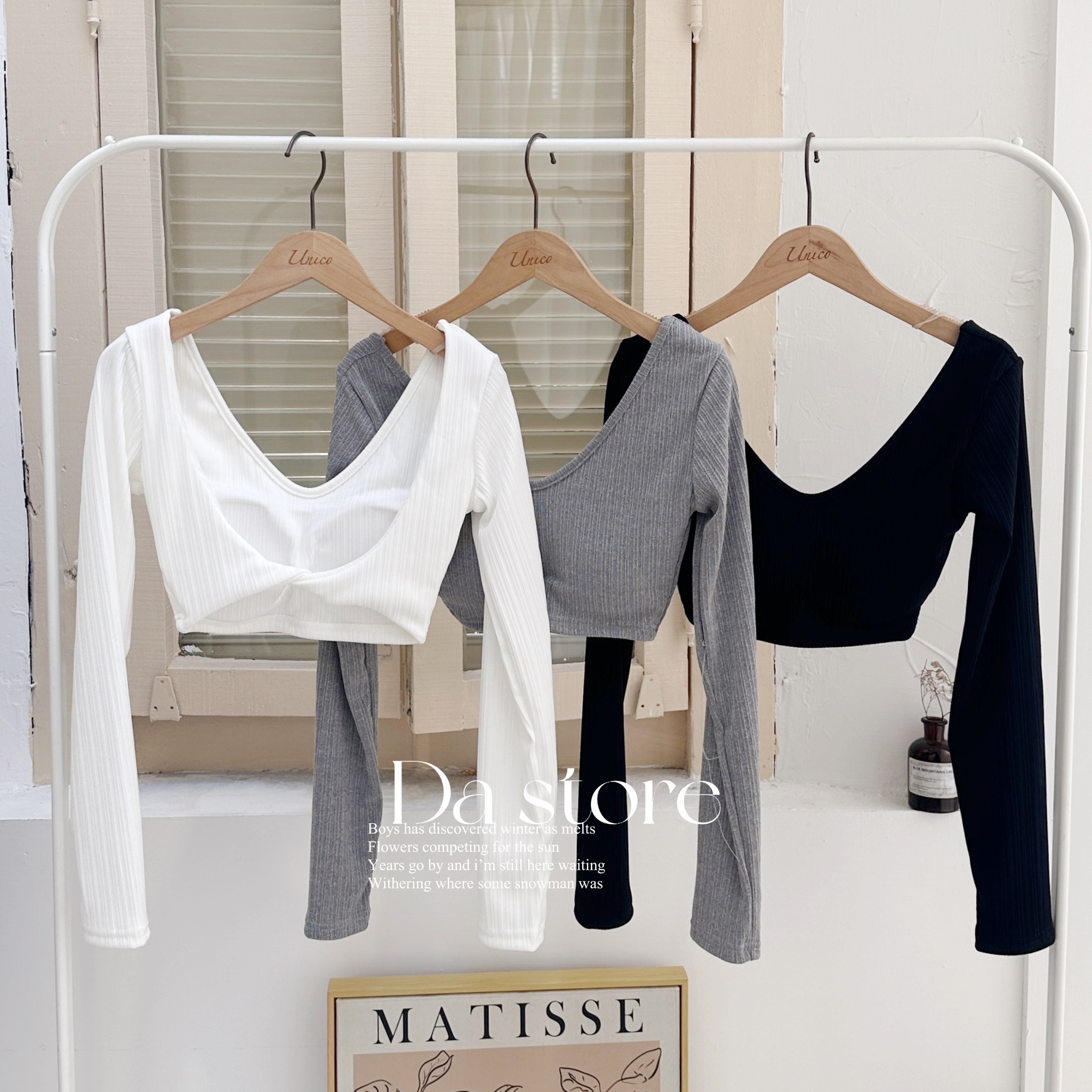 獨家自訂韓國美背直紋胸墊短版上衣/三色