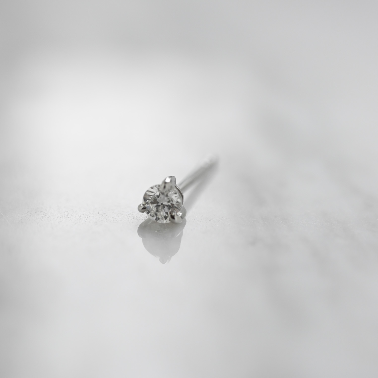 18K 0.10ct Three Prong Diamond Earring