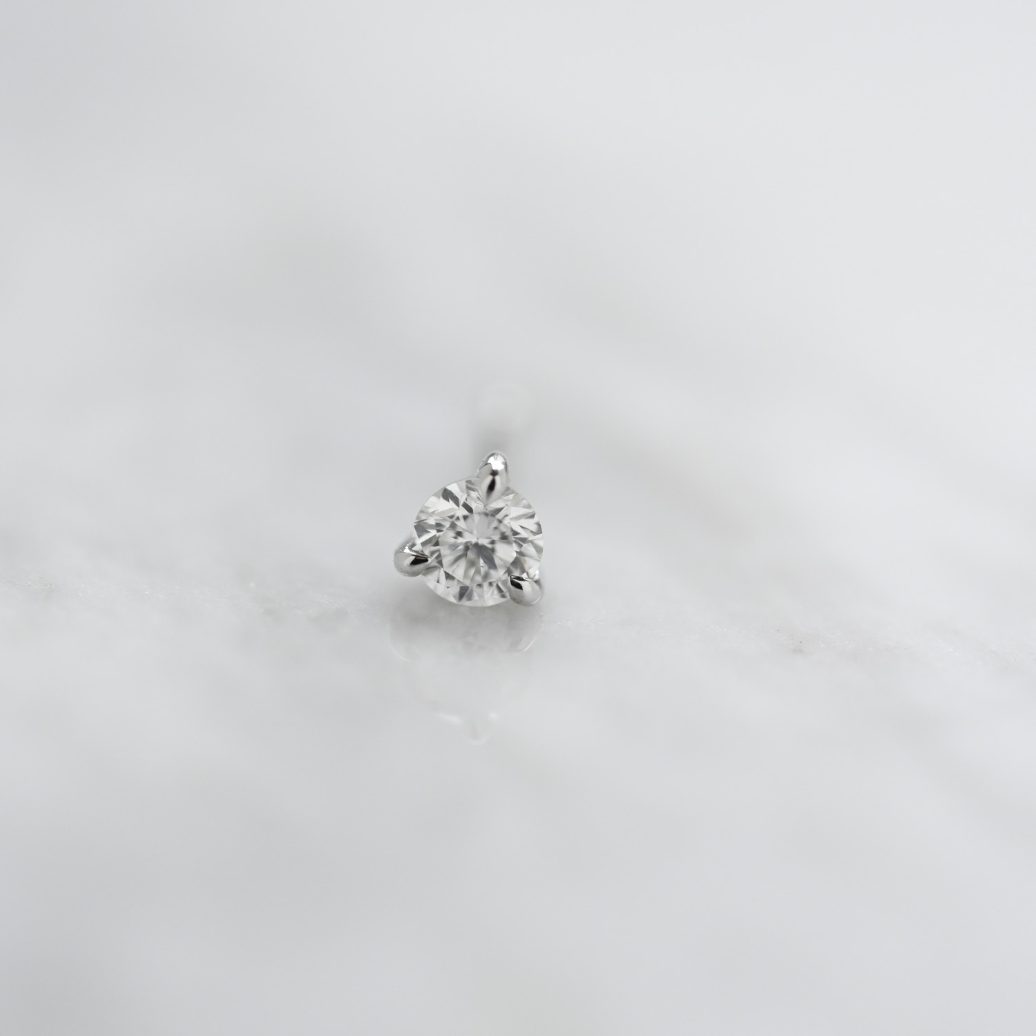 18K 0.10ct Three Prong Diamond Earring