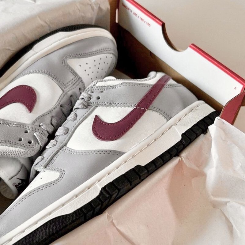 Nike Dunk Low 灰白酒紅勾勾 (DD1503122)