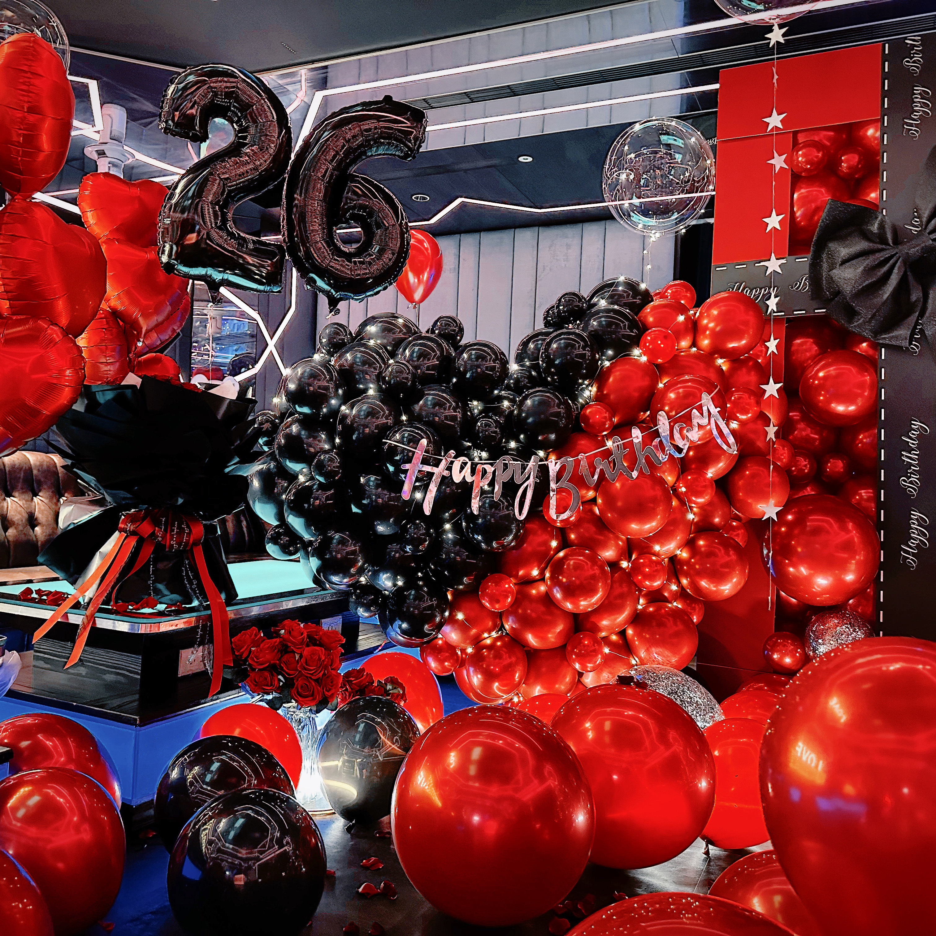 【KTV】 生日驚喜．禮物盒黑紅色調