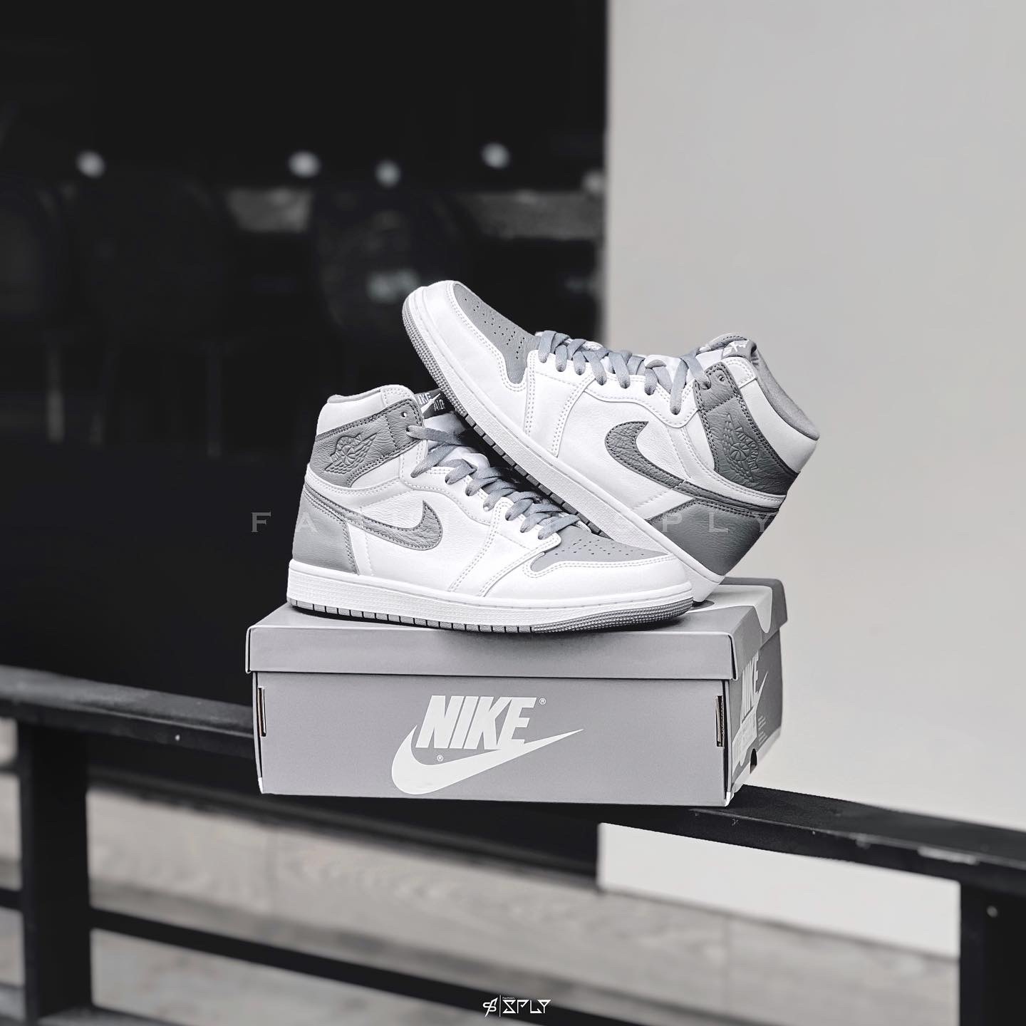Air Jordan 1 Retro High OG Stealth 反轉灰白 575441-037 / 555088-037