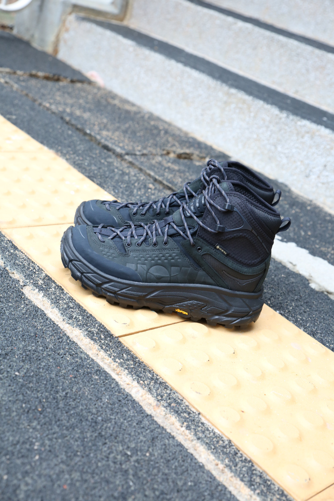 {現貨} HOKA ONE ONE TOR ULTRA HI Gore-Tex "Black"