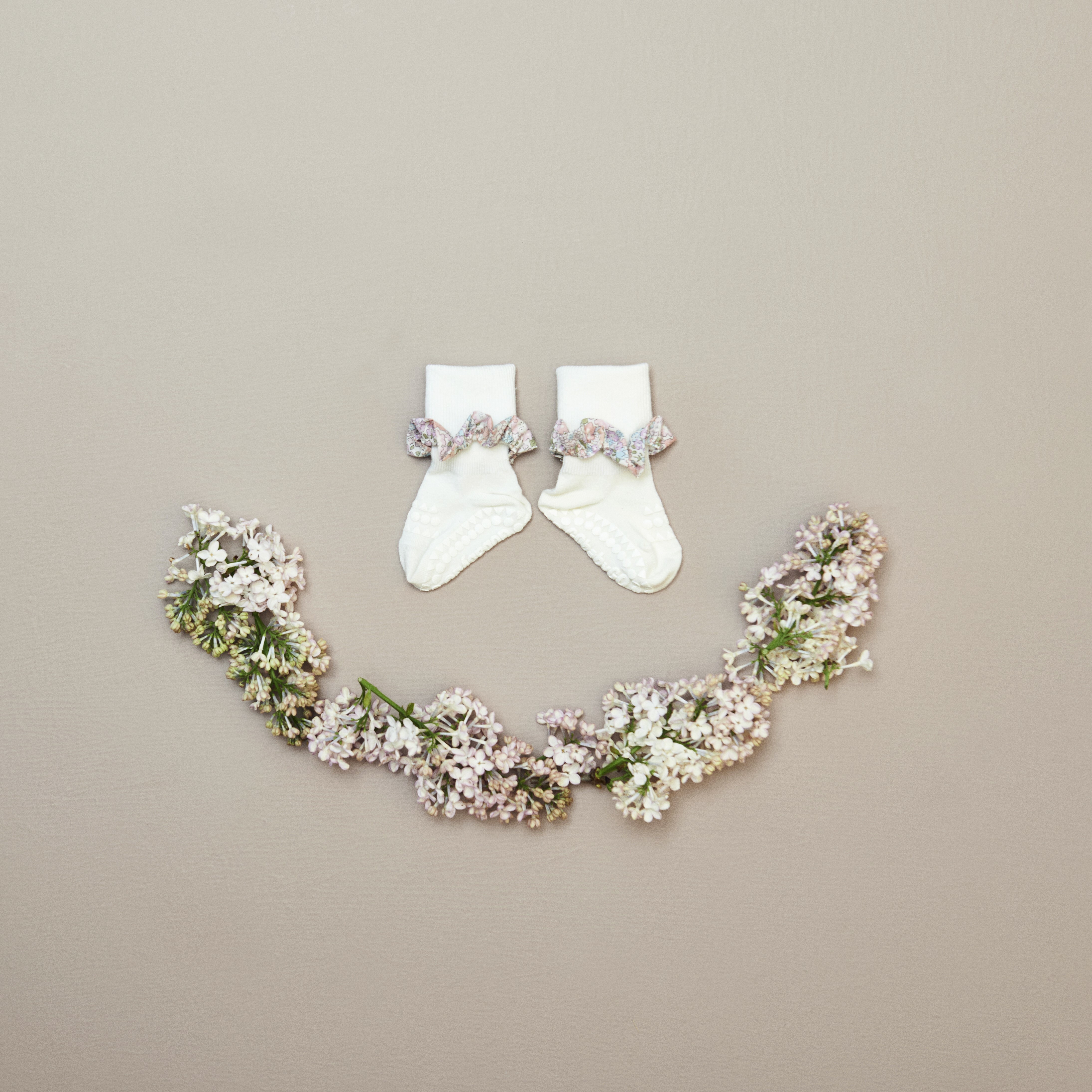 丹麥GoBabyGo 花布竹纖維防滑襪 - Off White x Liberty