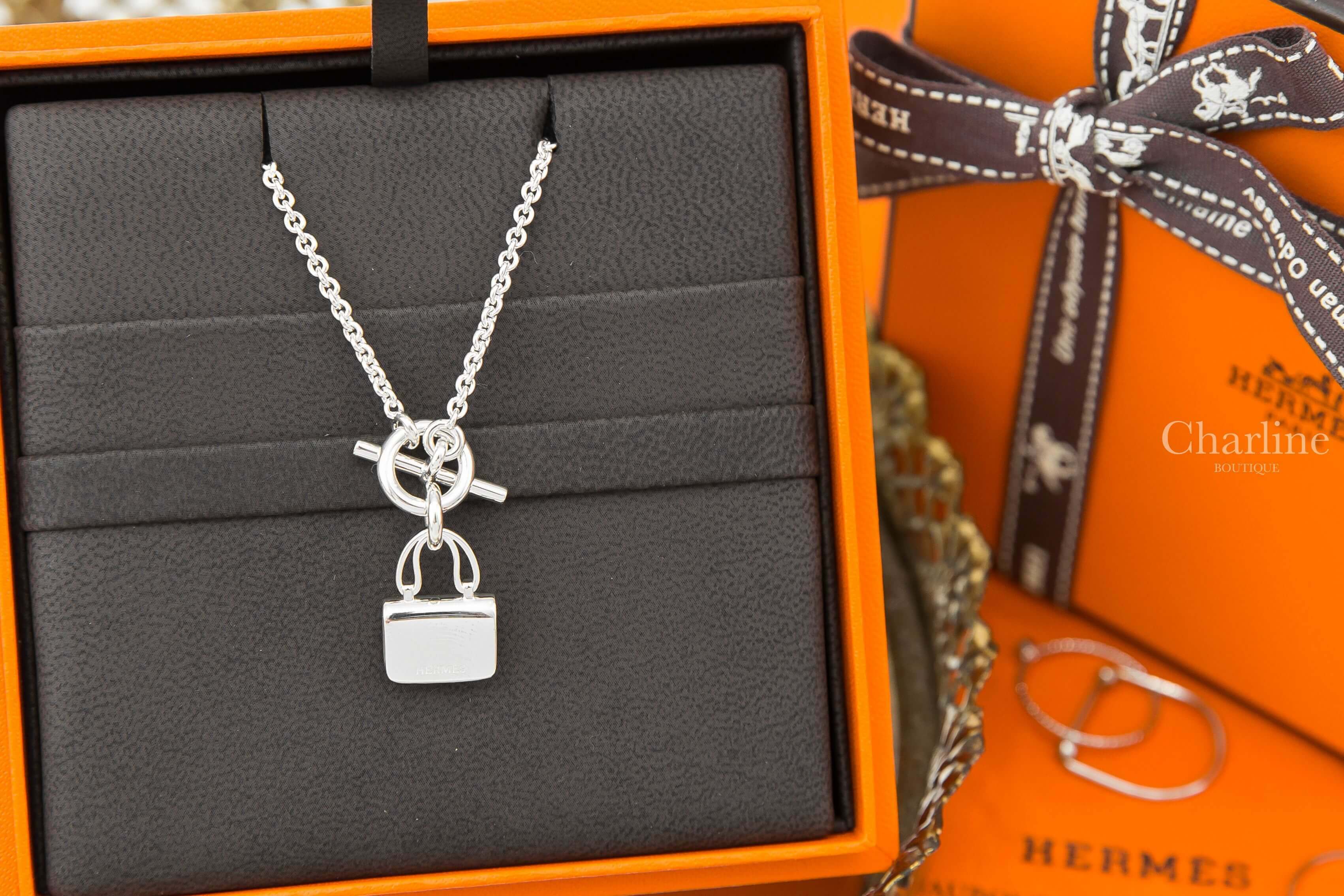 Hermès Amulettes Constance Pendant 銀色康康包銀飾墜飾項鍊-Charline Boutique 精品代購