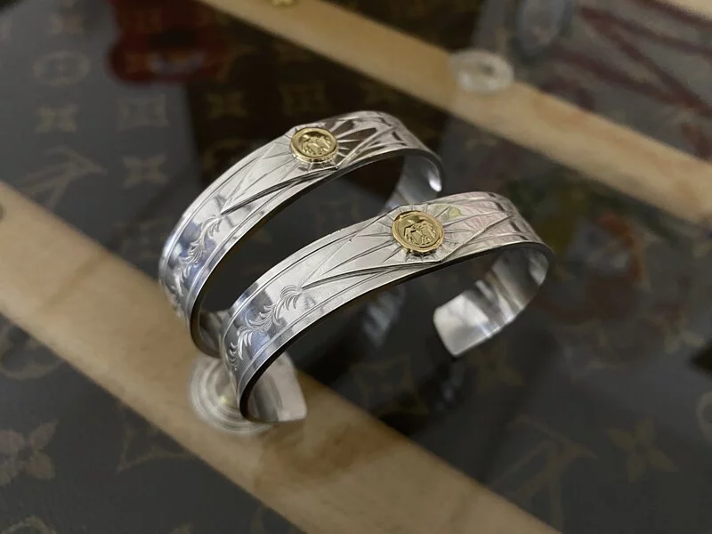 Karakusa K18 Guardian Eagle (Square) Bangle