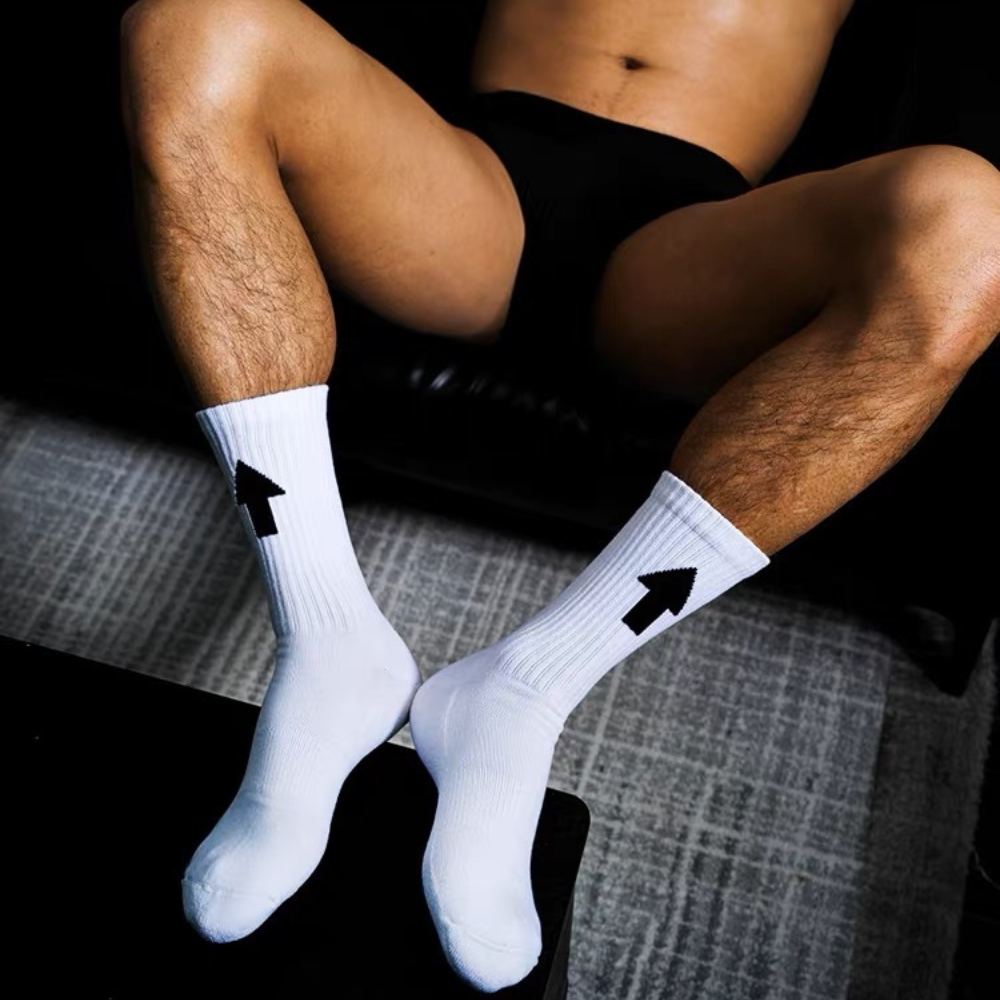 Sockkon 白色TOP箭頭中長筒運動襪