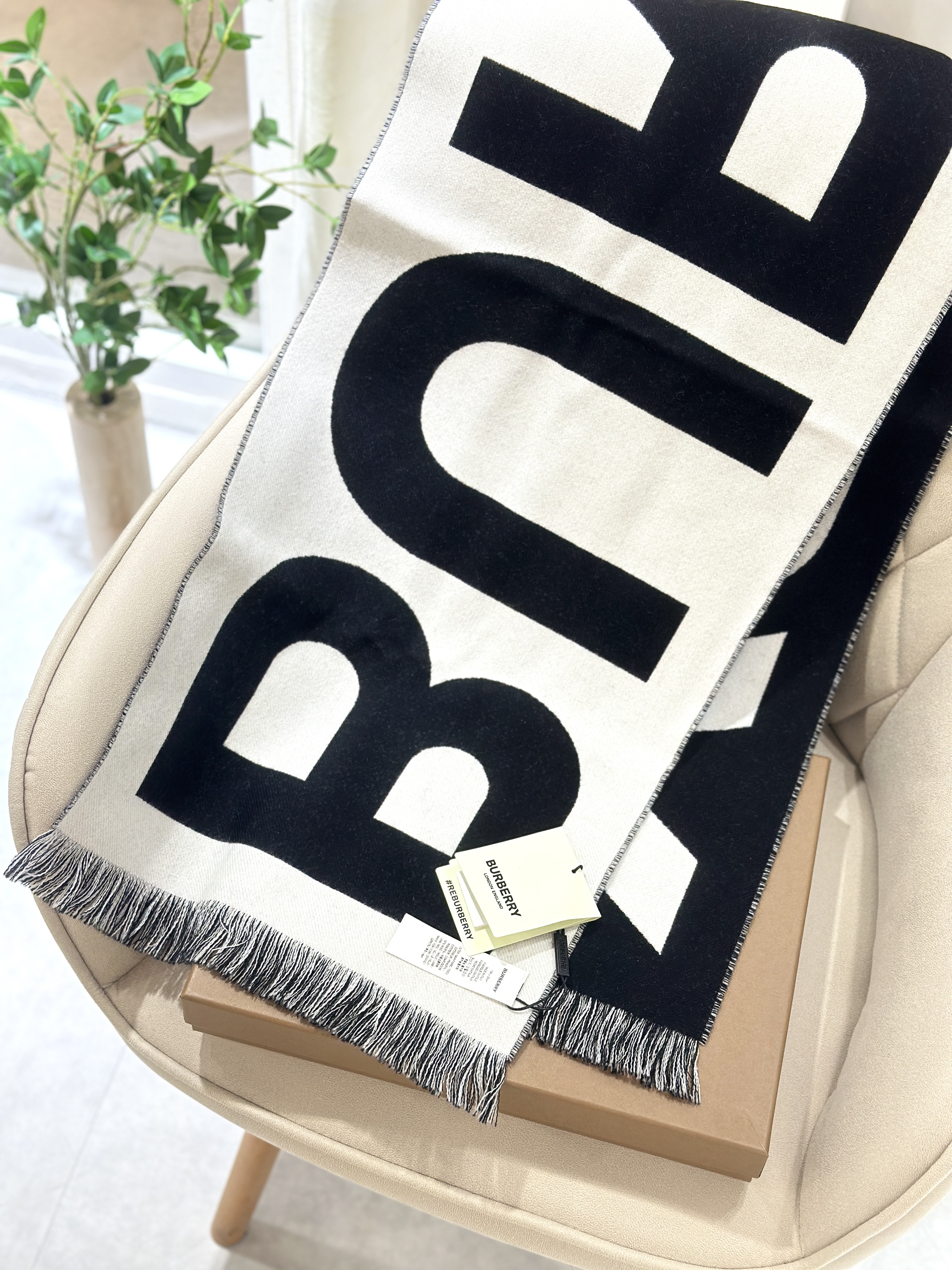 BURBERRY Logo Wool Jacquard Scarf
