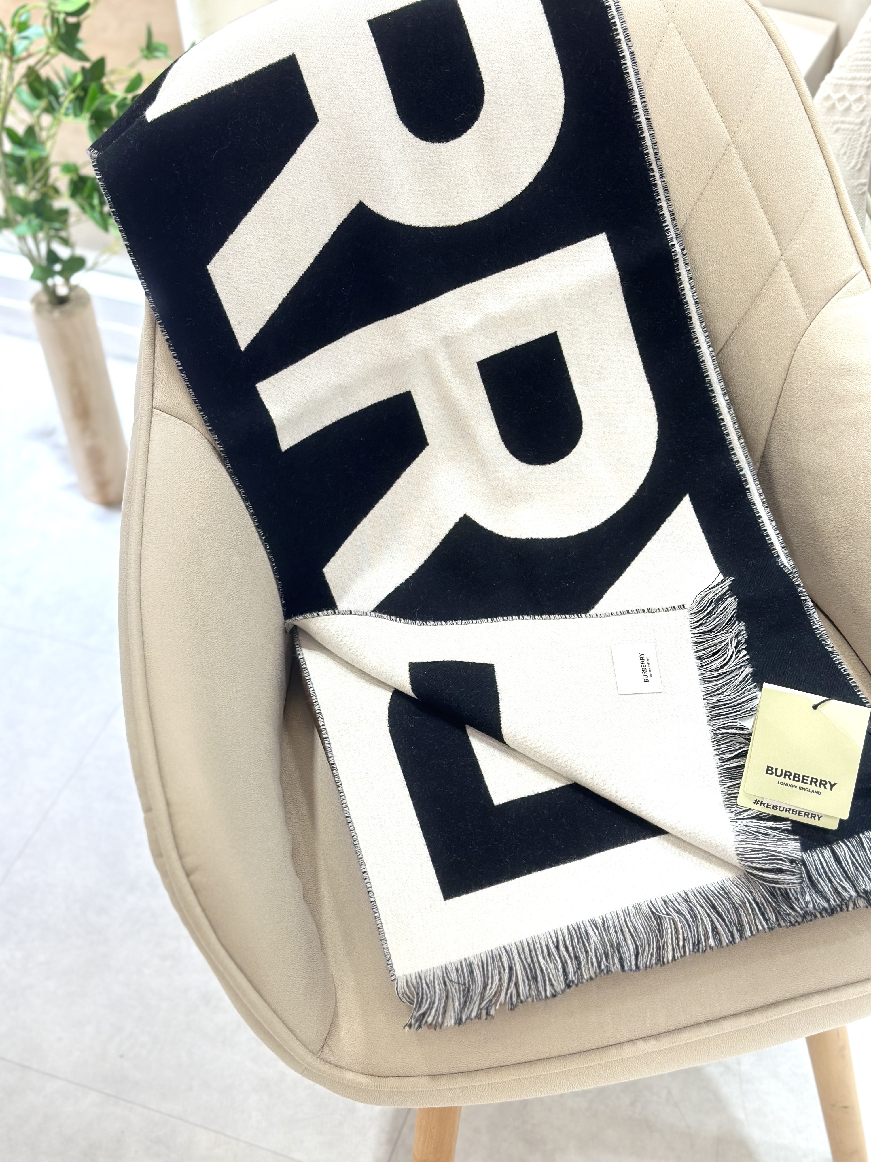 BURBERRY Logo Wool Jacquard Scarf