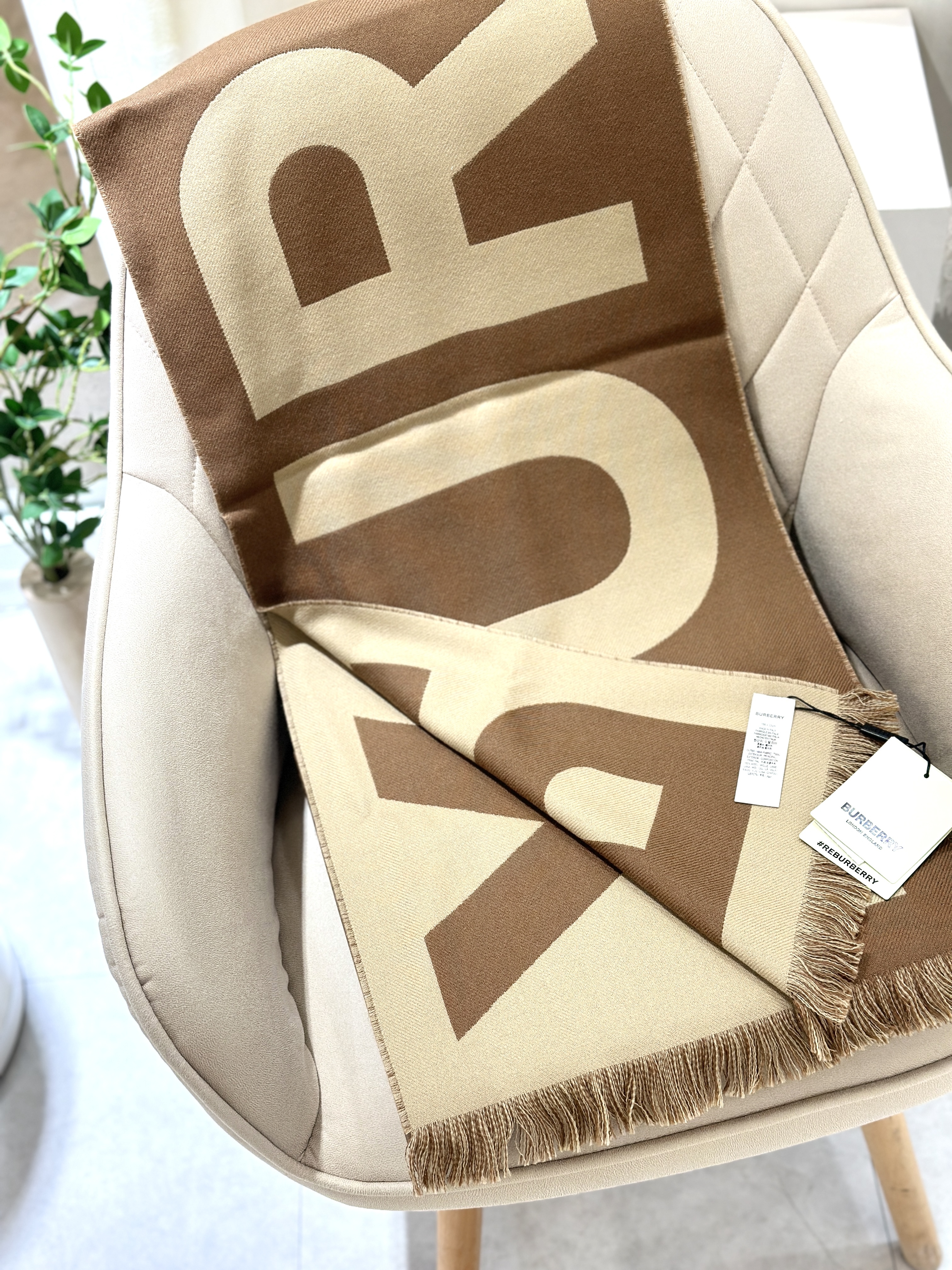 BURBERRY Logo Wool Jacquard Scarf