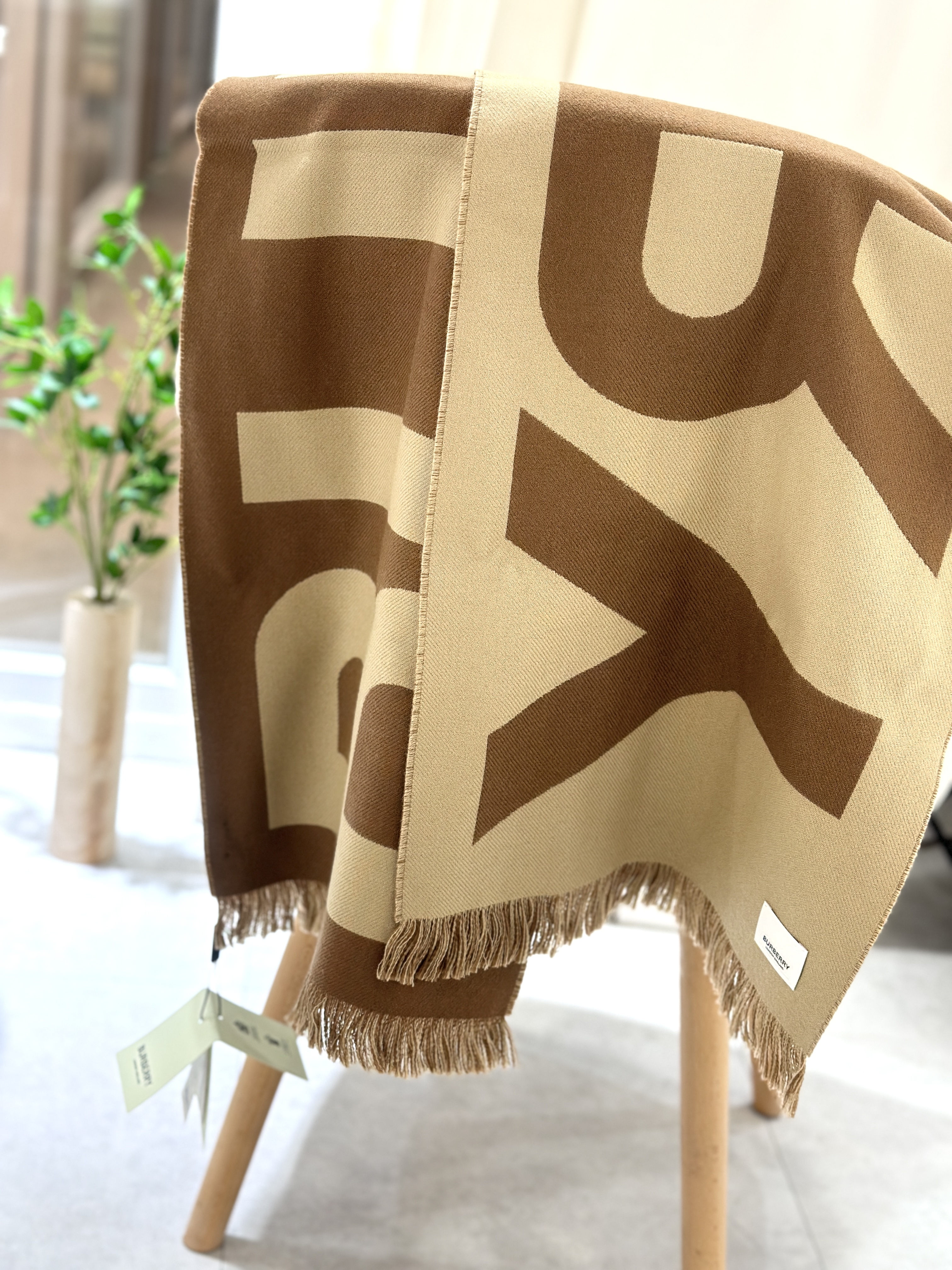 BURBERRY Logo Wool Jacquard Scarf