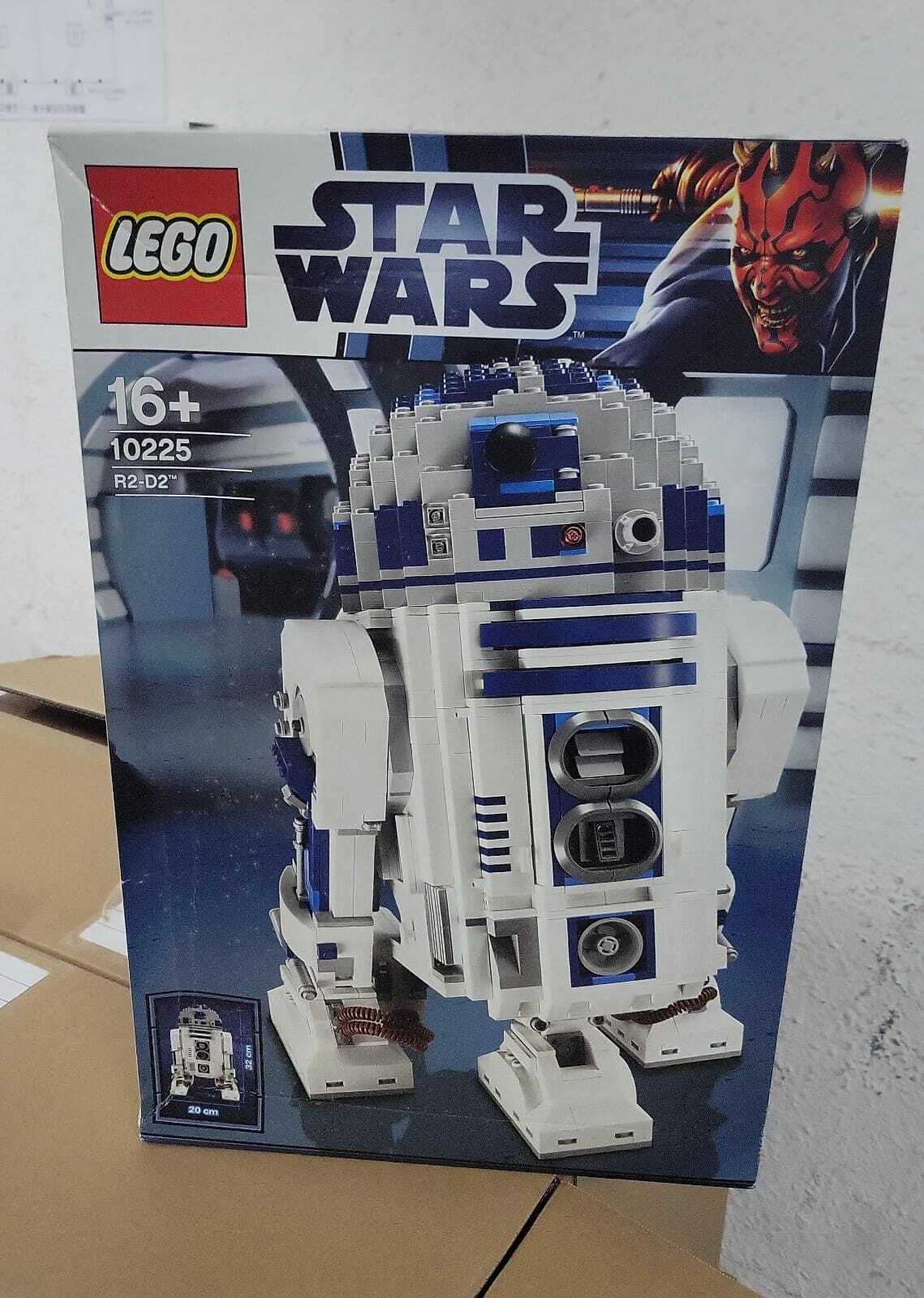 LEGO Star Wars 10225 - R2-D2 - UCS