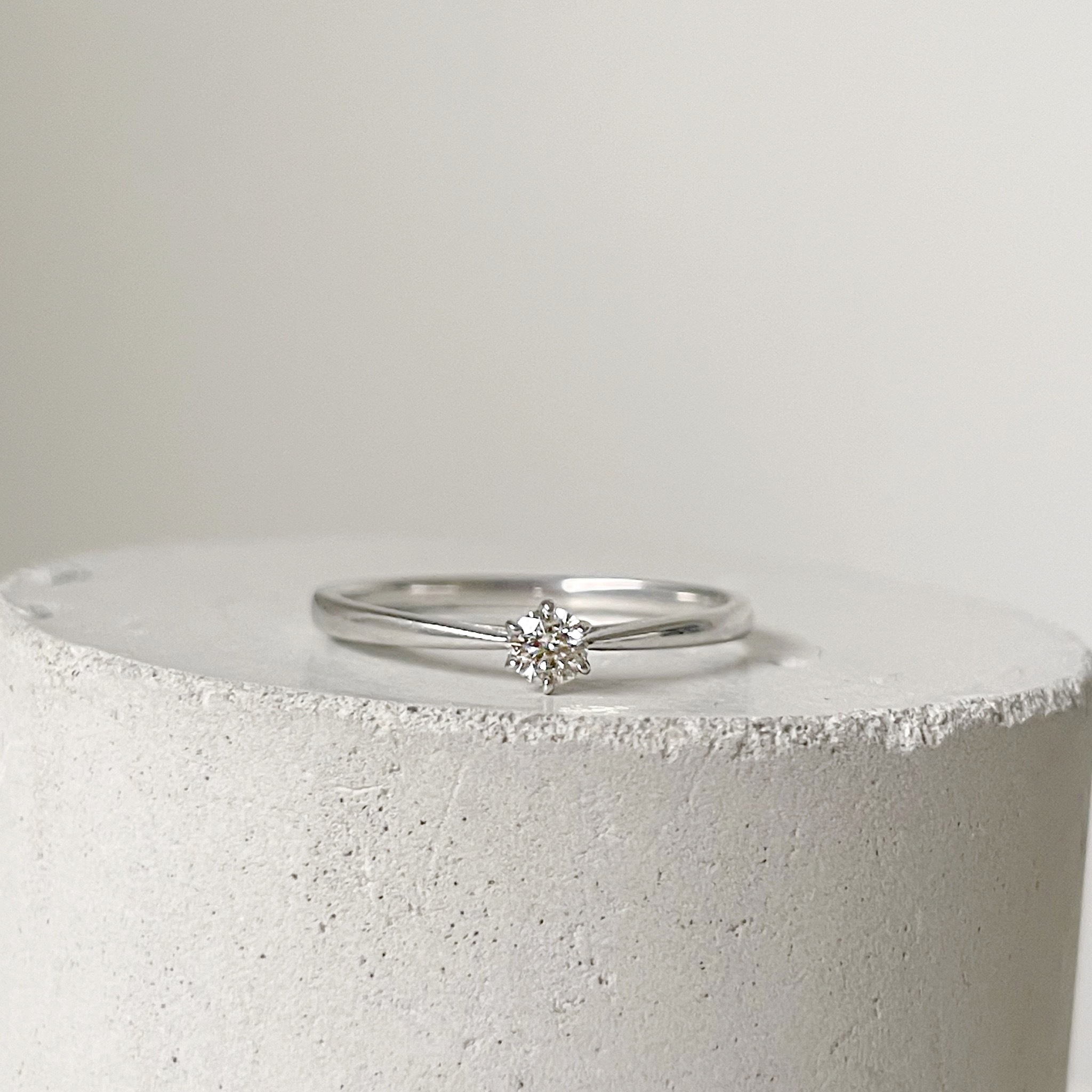 18K經典六爪0.10ct鑽石戒指