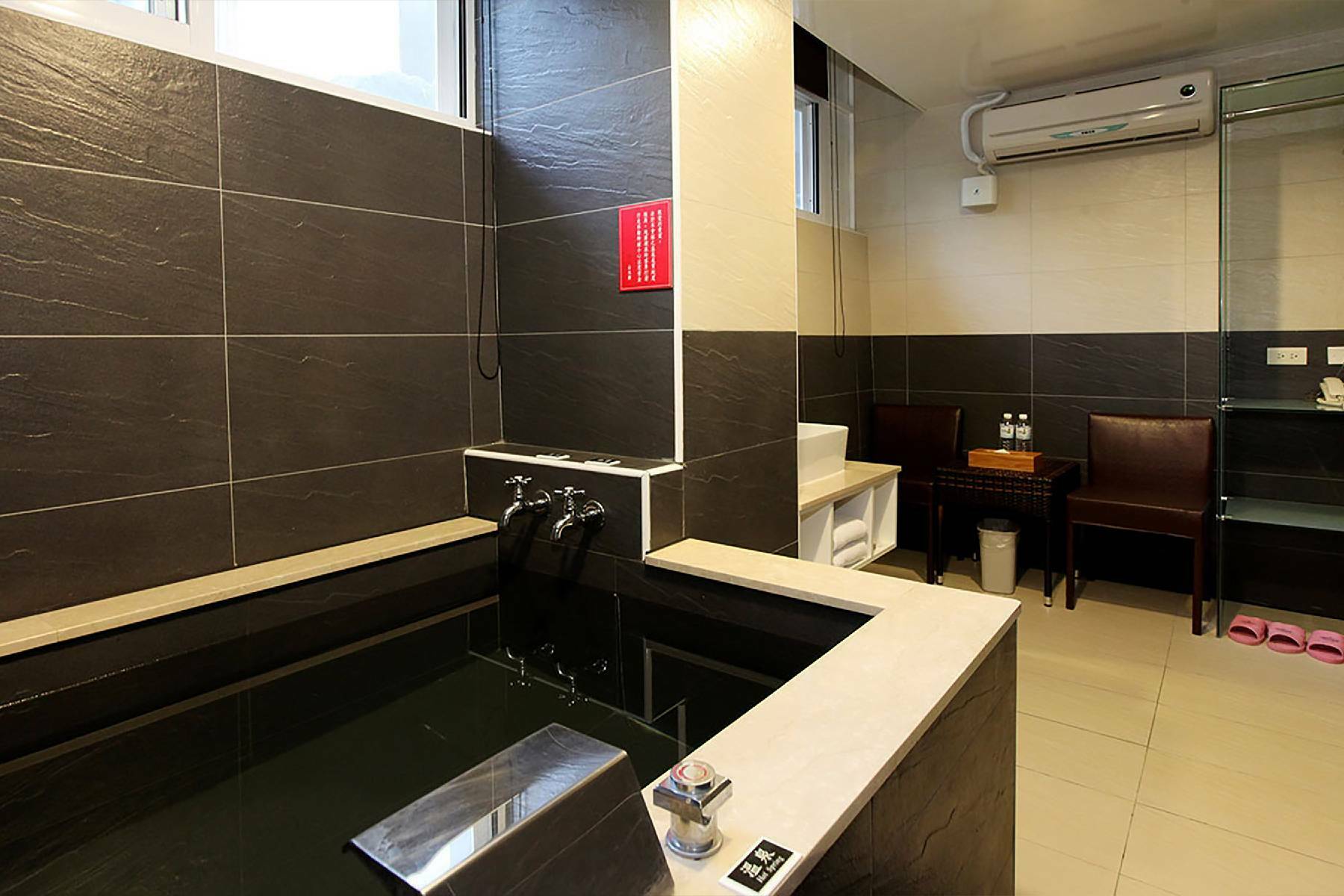 烏來泡湯湯屋｜山水妍烏來館湯泉