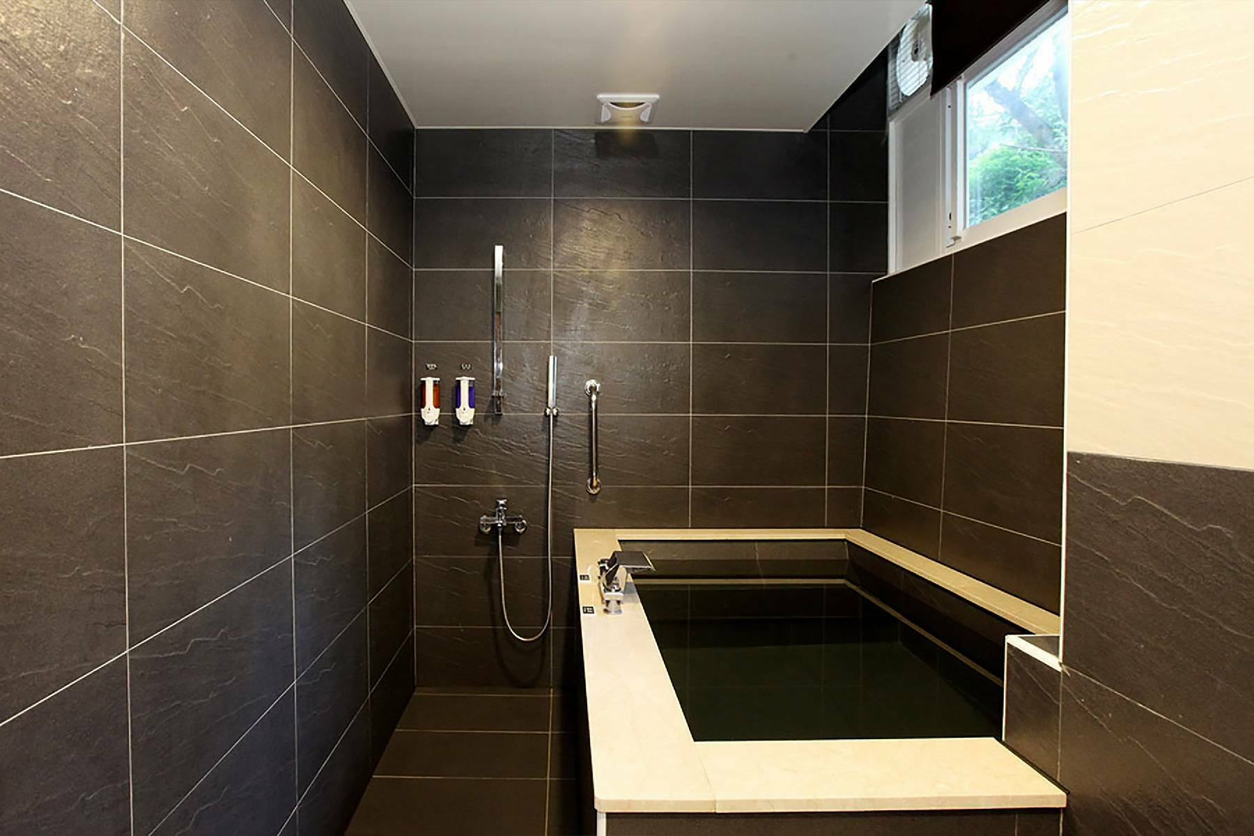 烏來泡湯湯屋｜山水妍烏來館房型湯泉