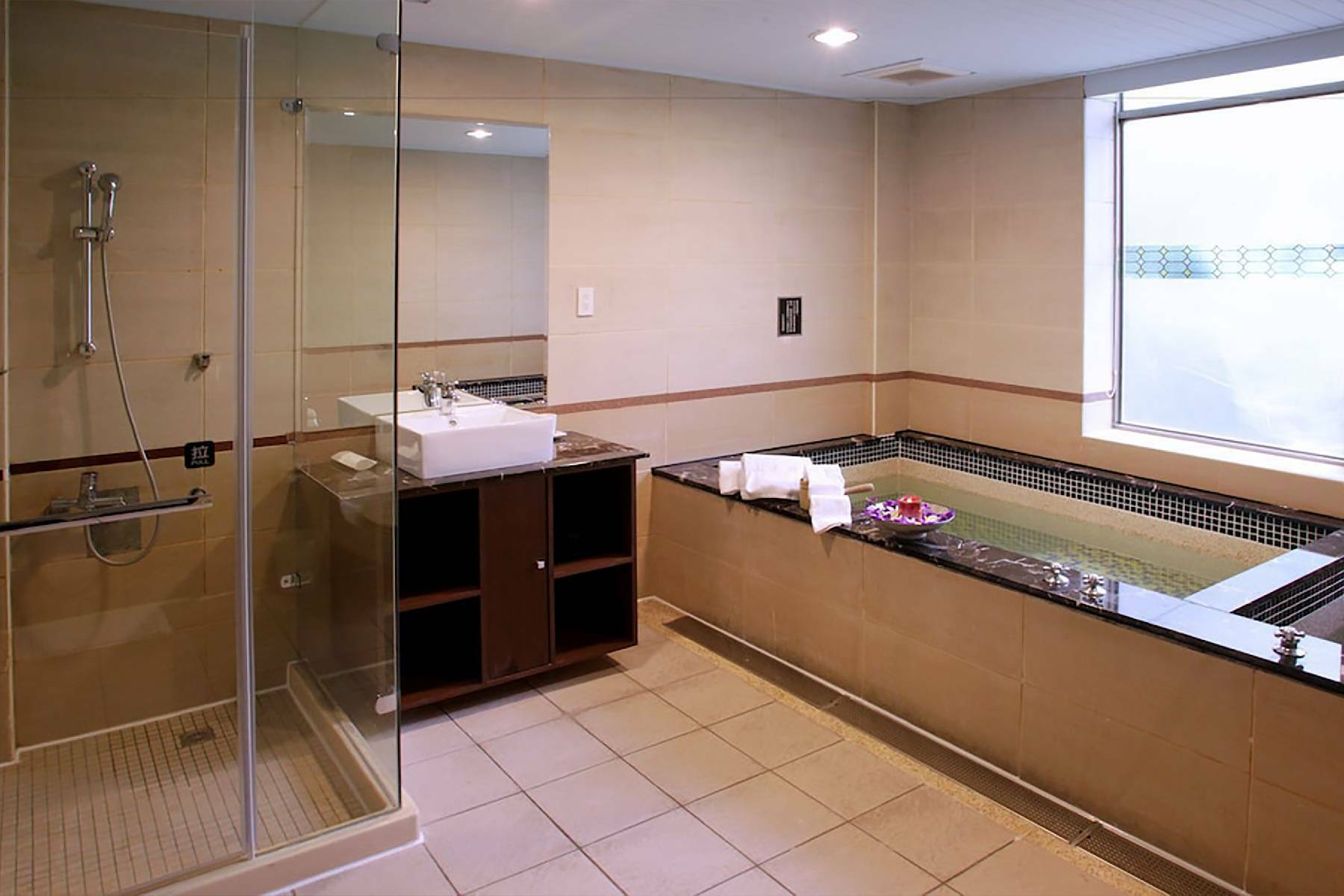 烏來泡湯湯屋｜山水妍烏來館房型衛浴