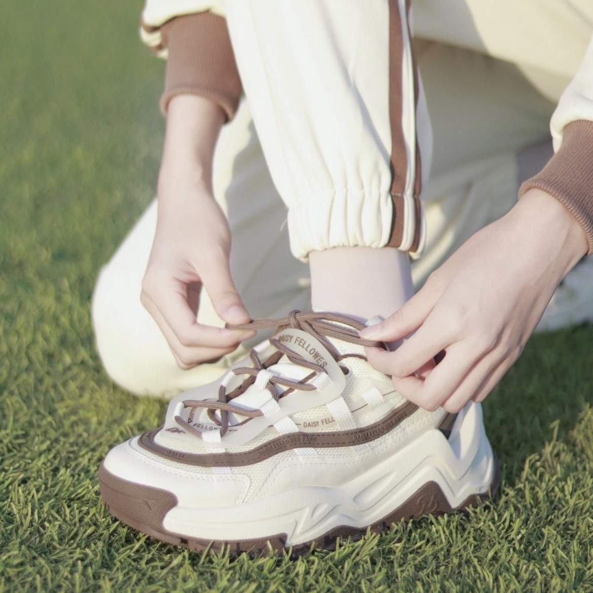 Daisy Fellows 黛西法羅 魔鬼一號 拿鐵 白咖 H2293-15