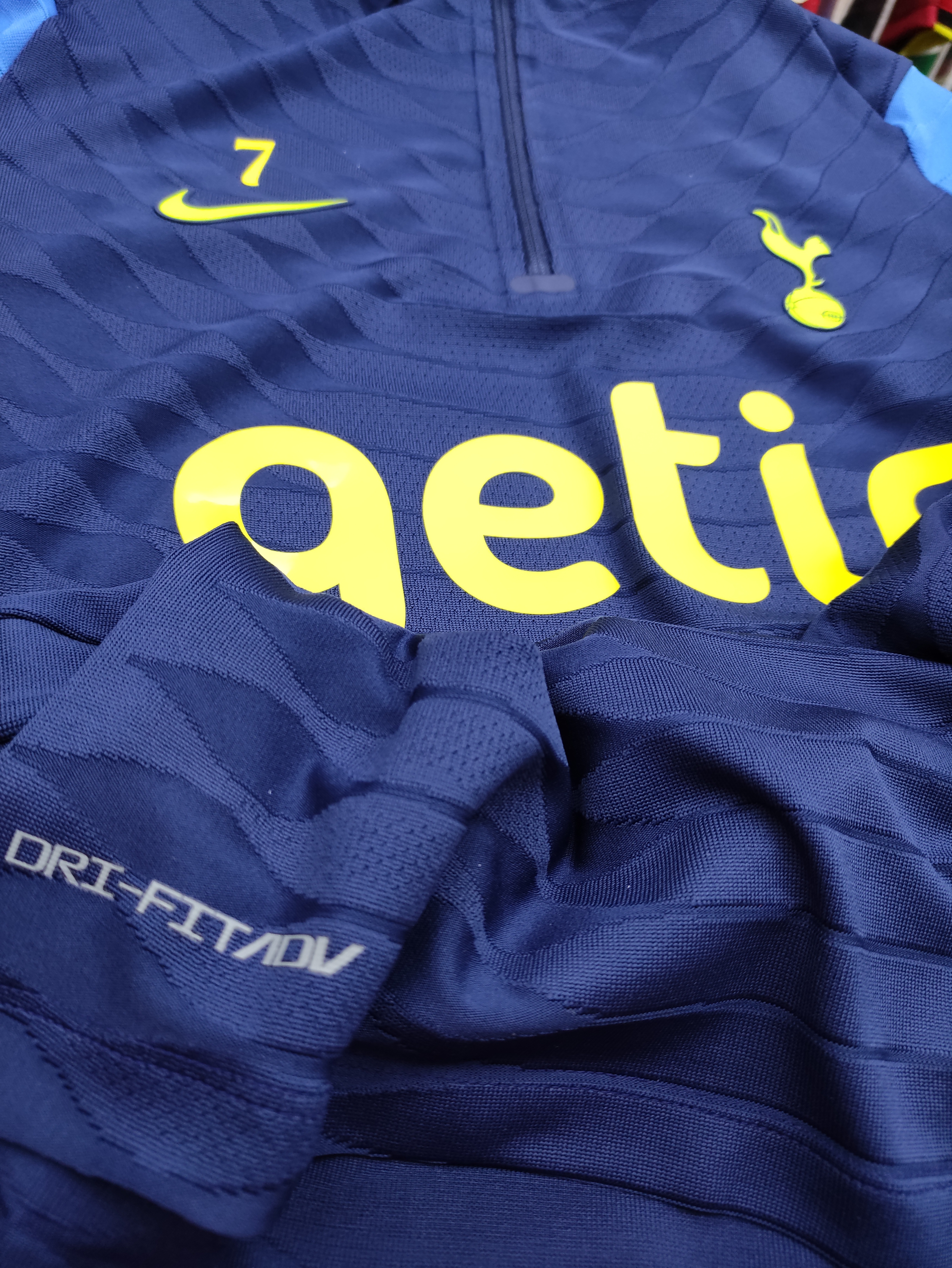 21-22熱刺球員版長袖半拉鏈訓練服