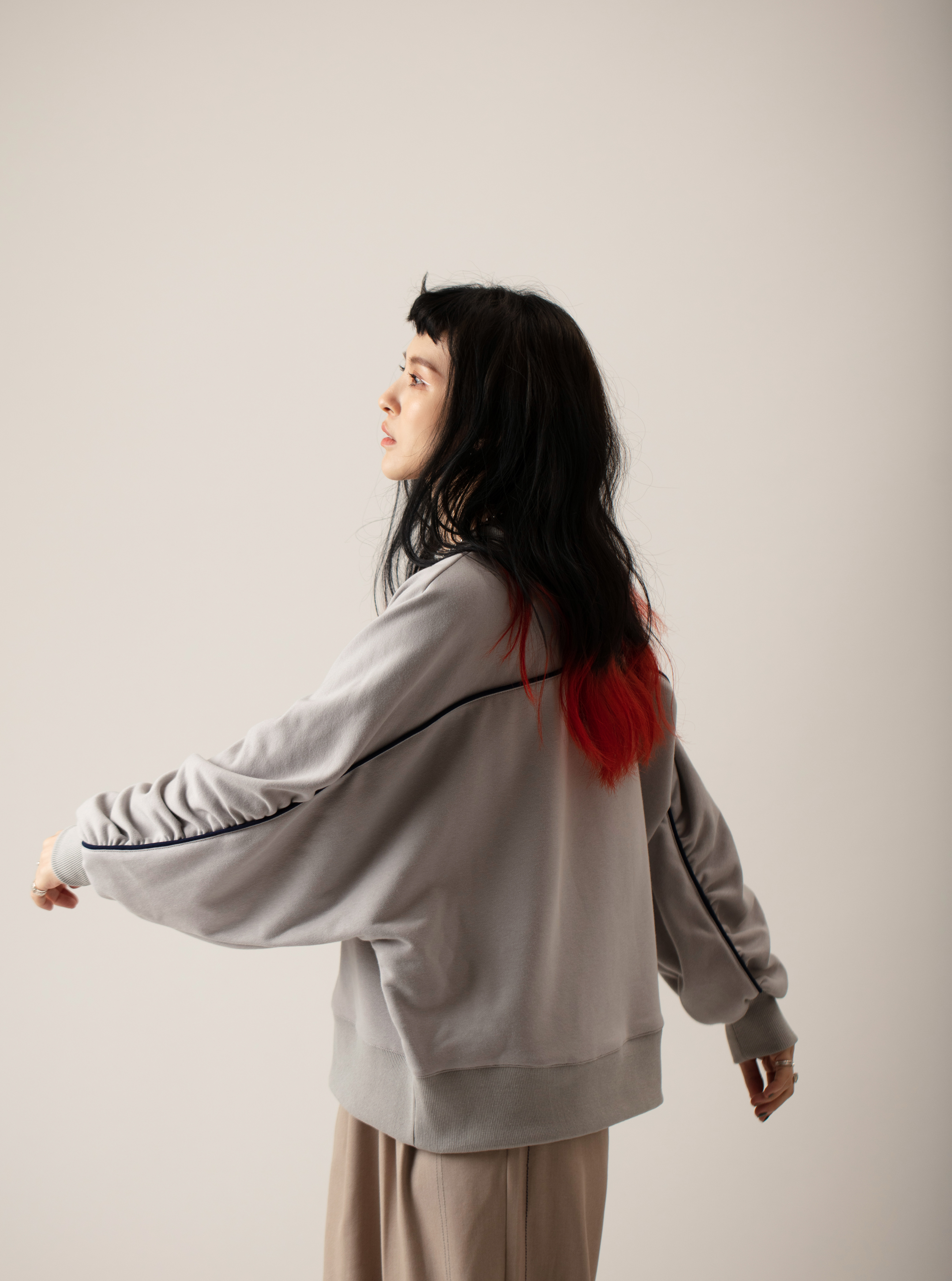 Cloudy-Sleeve Crew Neck | Light Gray