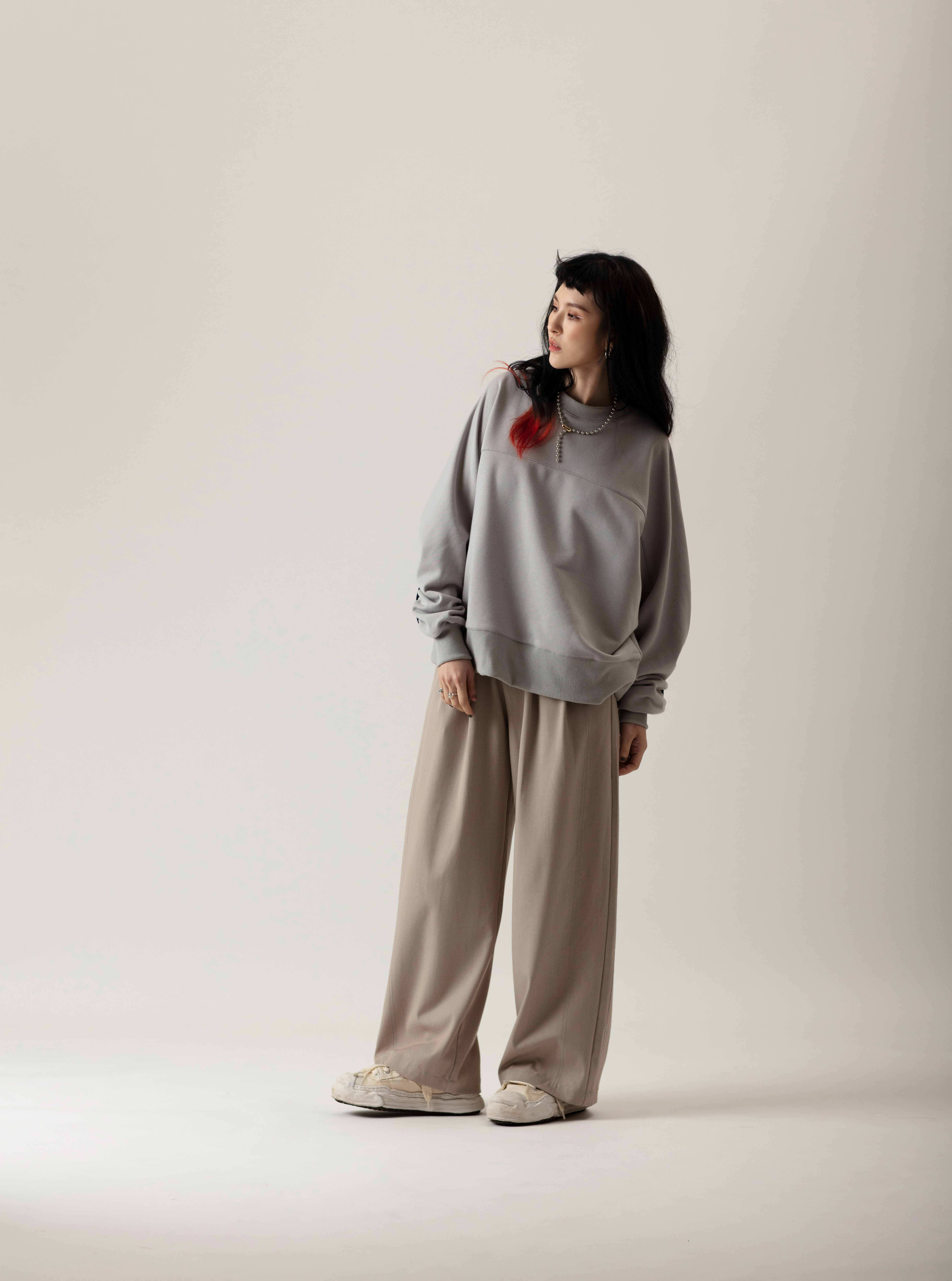 Cloudy-Sleeve Crew Neck | Light Gray