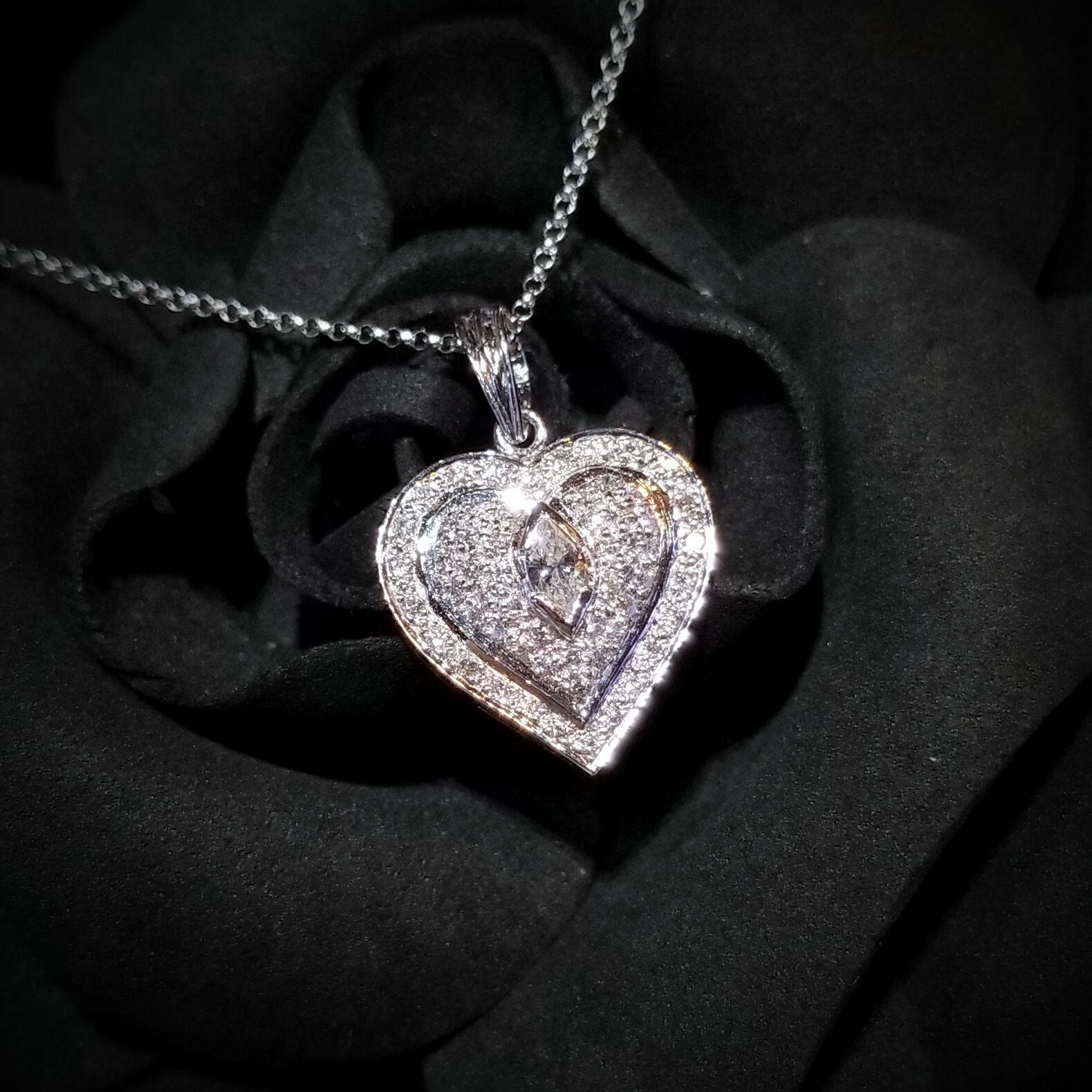 全新18K白金【單粒12份鑽石】配小鑽共27鑽石吊墜