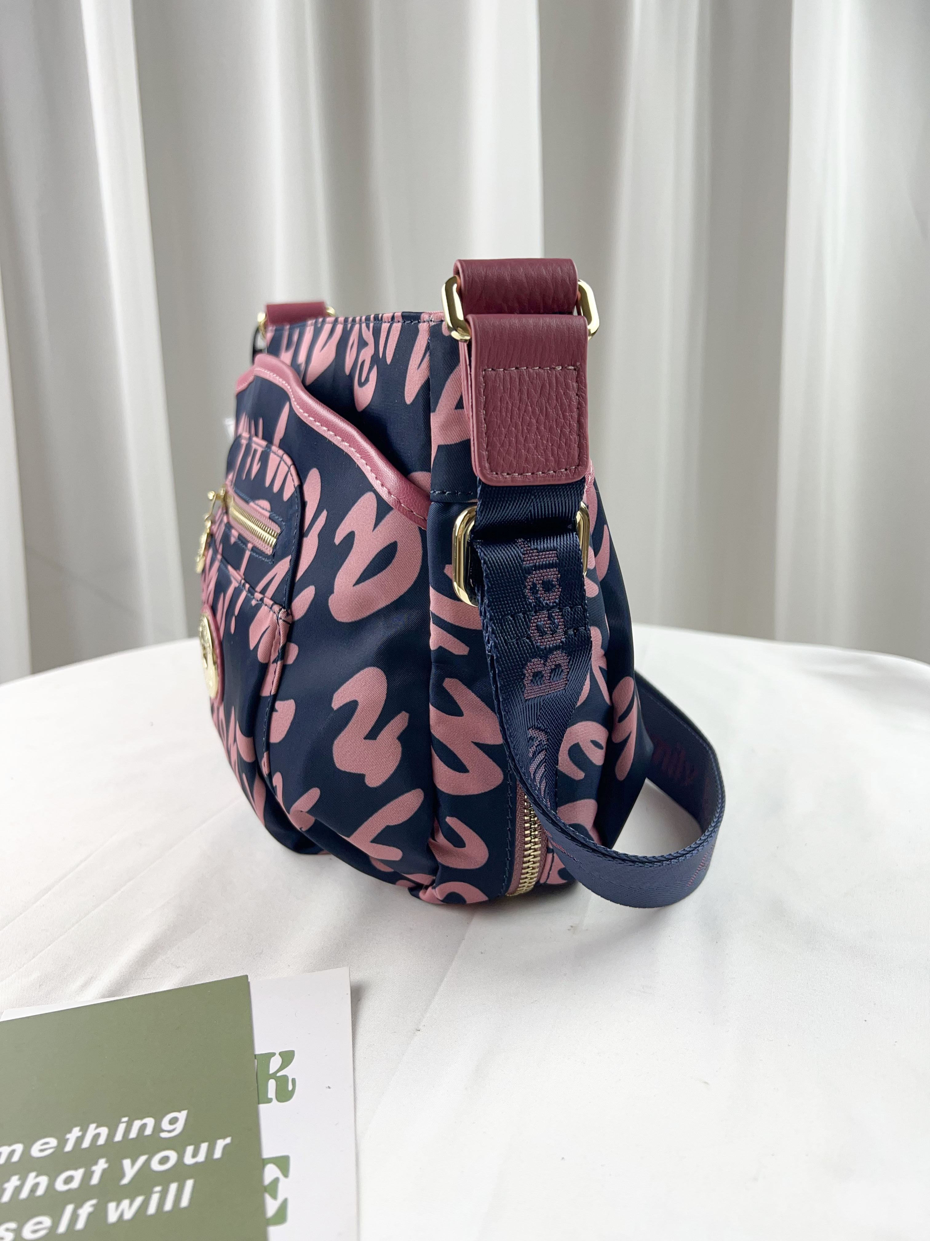 FamilyBear 粉藍拼色字母防潑水側背包 #2237