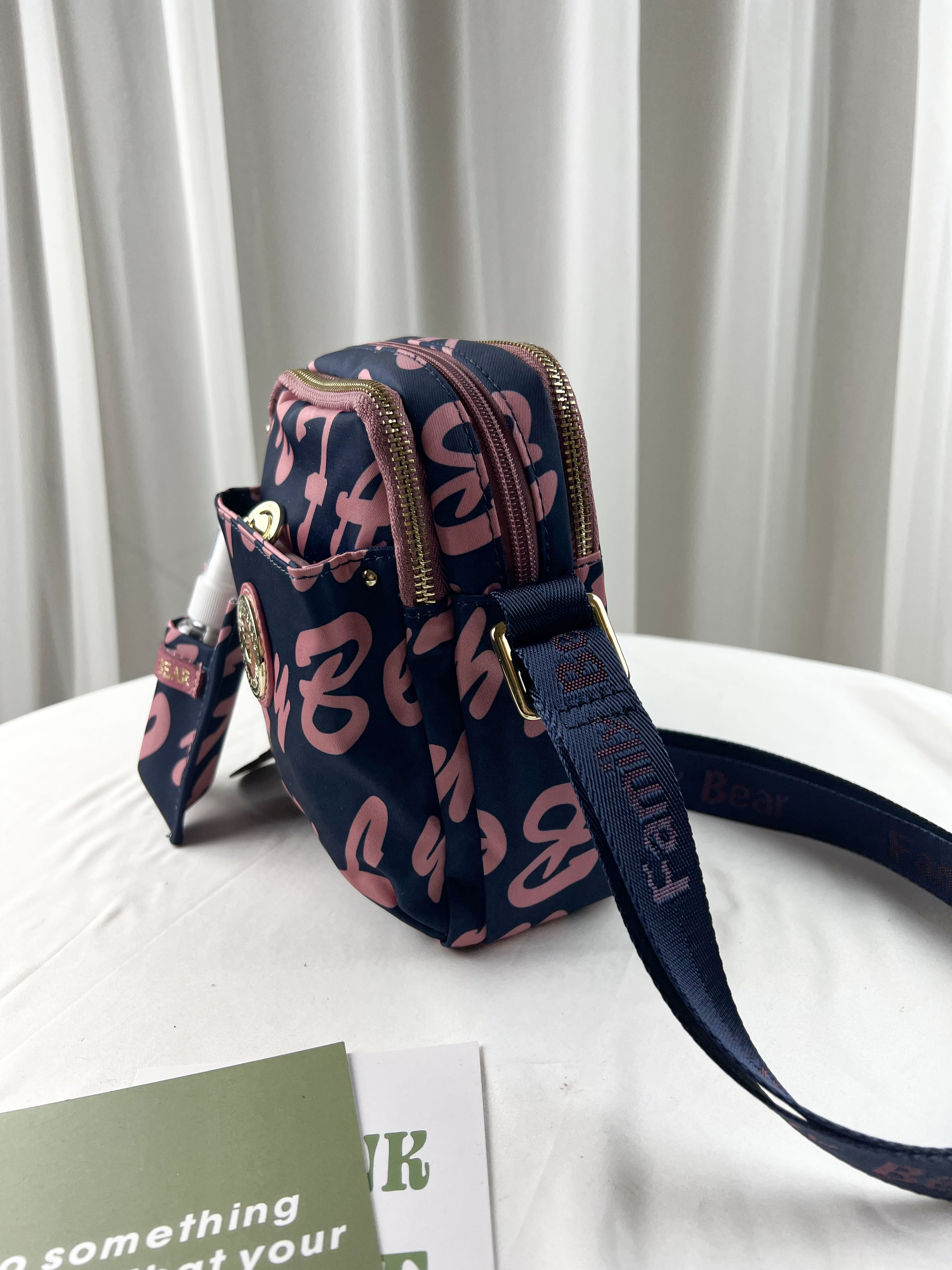 FamilyBear 粉藍拼色字母防潑水側背包 附酒精保護套+酒精瓶 #2499