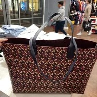 [S] TOMMY HILFIGER MONOGRAM LOGO TOTE BAG,RED MULTI, 196038565922 (STH225)