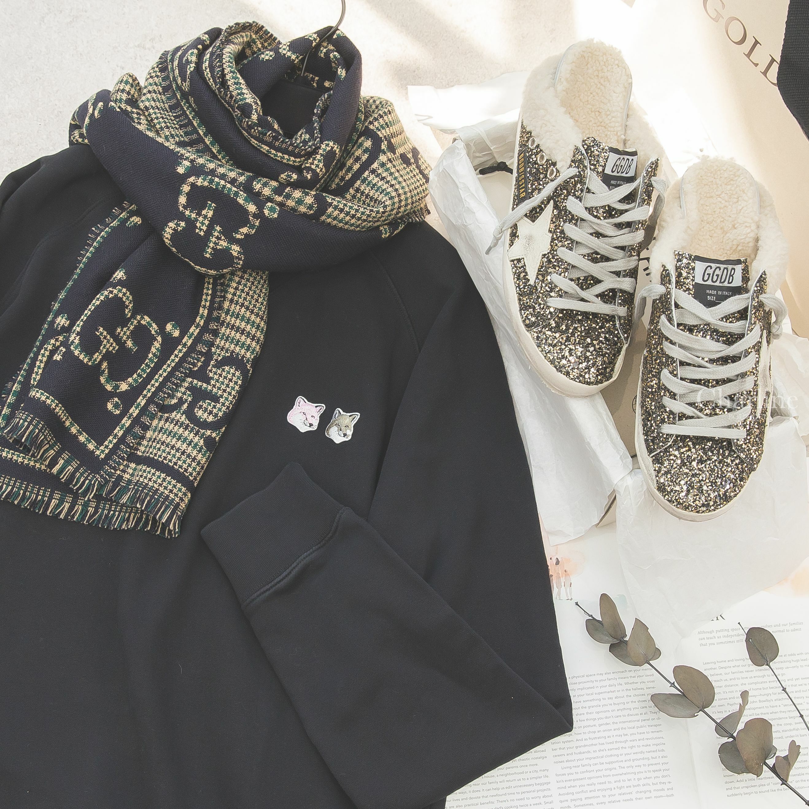Golden Goose Super-Star Sneakers 黑色/金色亮片灰白色星星可拆式襯墊羊毛穆勒鞋,Gucci Check GG Wool Scarf 黑/綠格紋拼色GG Logo羊毛流蘇圍巾-Charline Boutique 精品代購