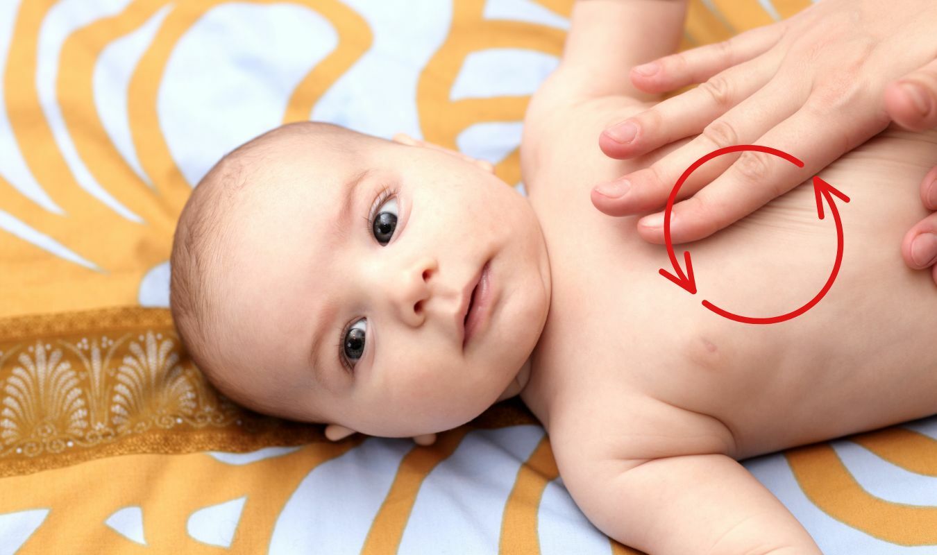 雙手放在寶寶腹部上方進行圈圈按摩的畫面｜逗DOLL SPA好孕寶寶純淨按摩油