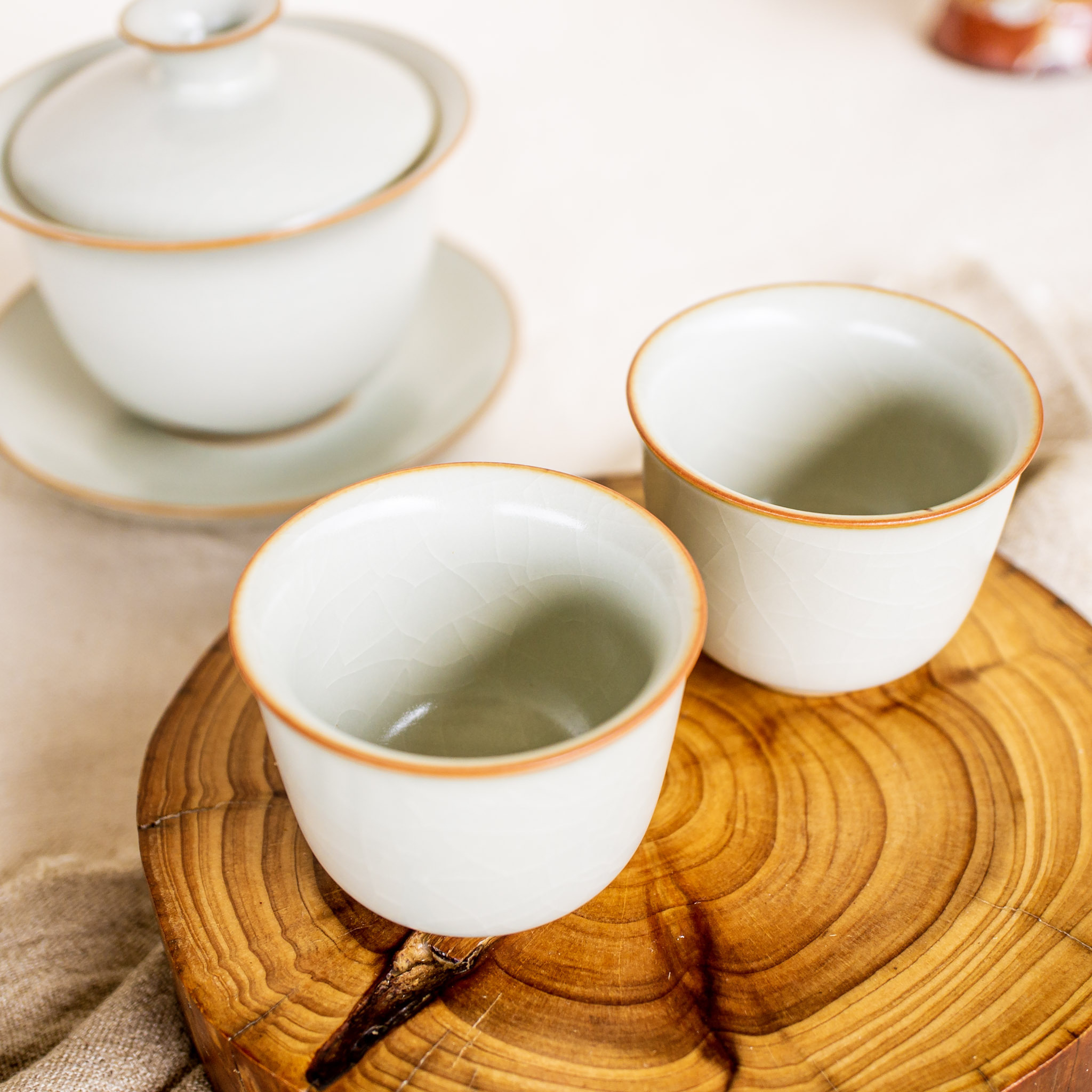蜜黃汝窯無耳茶杯｜張迺妙茶師紀念館