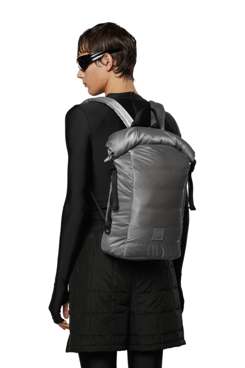 Loop Backpack 防水軟墊卷口雙肩包