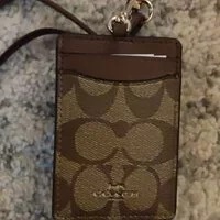 [S] COACH F63274 SIGNATURE PVC LANYARD ID HOLDER,IM/KHAKI/SADDLE 2, 191202191211 (SCO240)