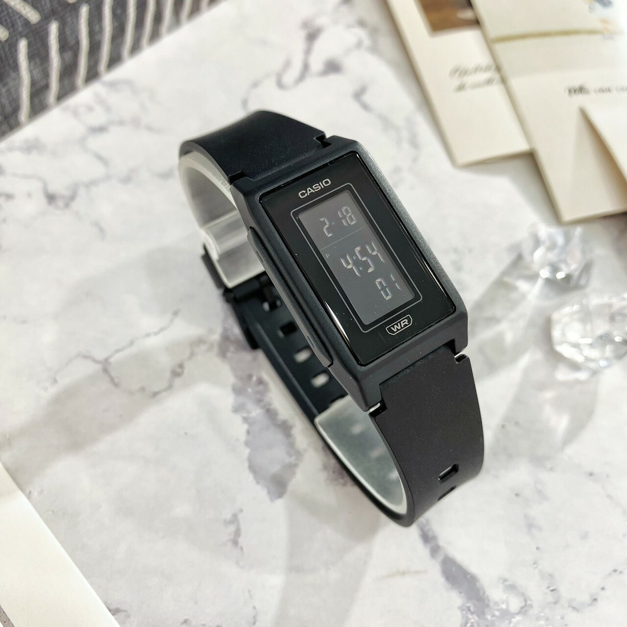 【CASIO 卡西歐】霧面長型電子錶LF-10WH-1D(黑)/ LF-10WH-2D (靛藍) /LF-10WH-3D(果綠)/ LF-10WH-4D(粉)/ LF-10WH-8D (奶白)  現代鐘錶