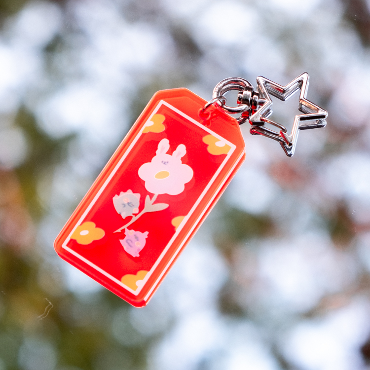 狗狗的小跳步，繪蹦砰｜長型螢光壓克力吊飾｜兔兔花朵