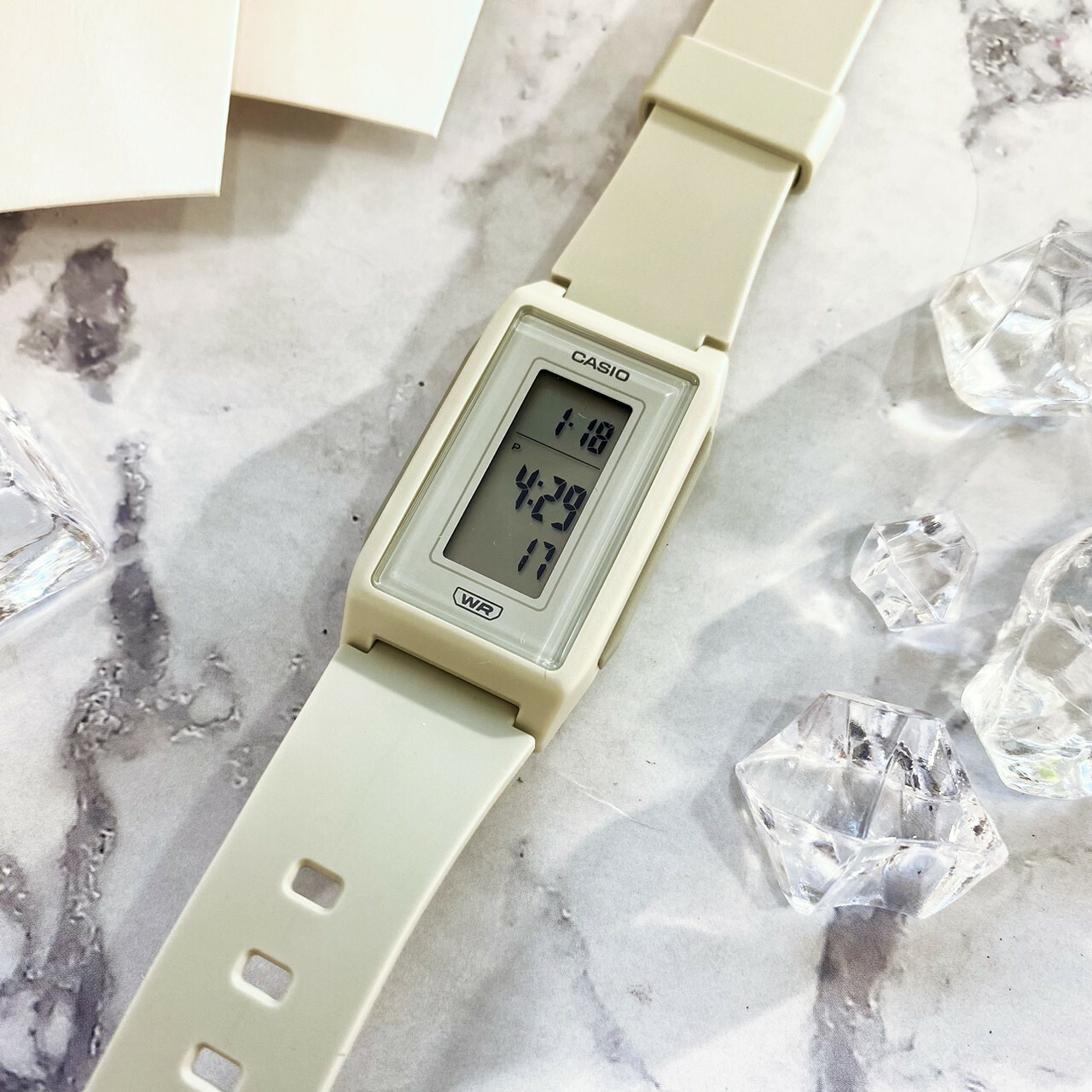 【CASIO 卡西歐】霧面長型電子錶  LF-10WH-8D (奶白)  /LF-10WH-1D(黑) /LF-10WH-2D (靛藍) /LF-10WH-3D(果綠) /LF-10WH-4D(粉)  現代鐘錶