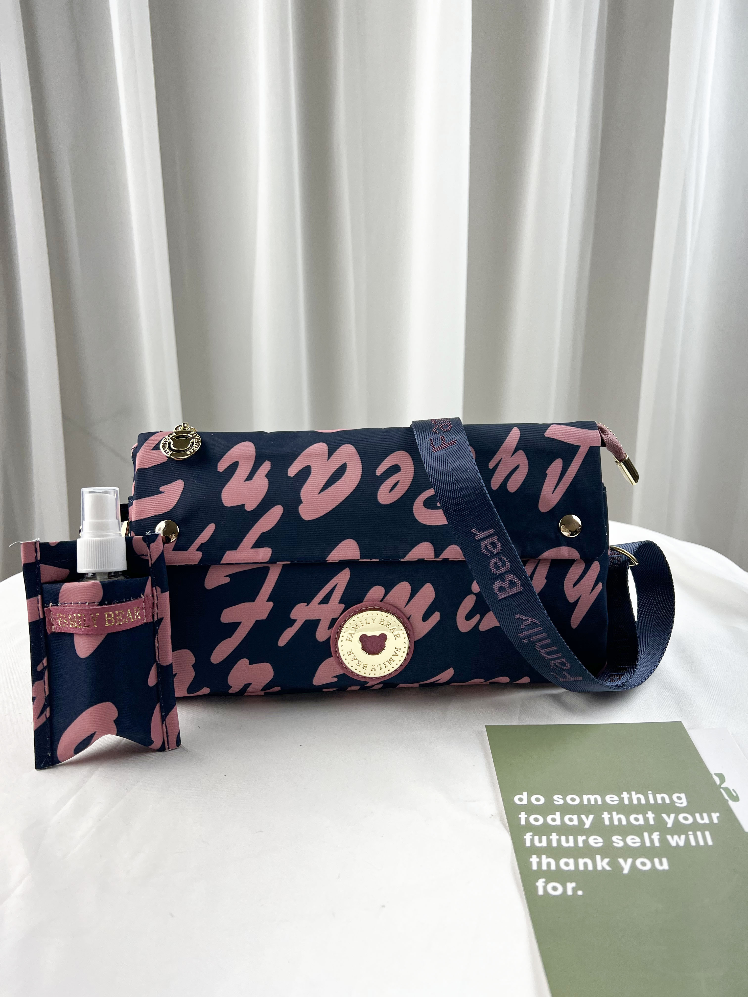 FamilyBear 粉藍拼色字母防潑水側背包    #2836