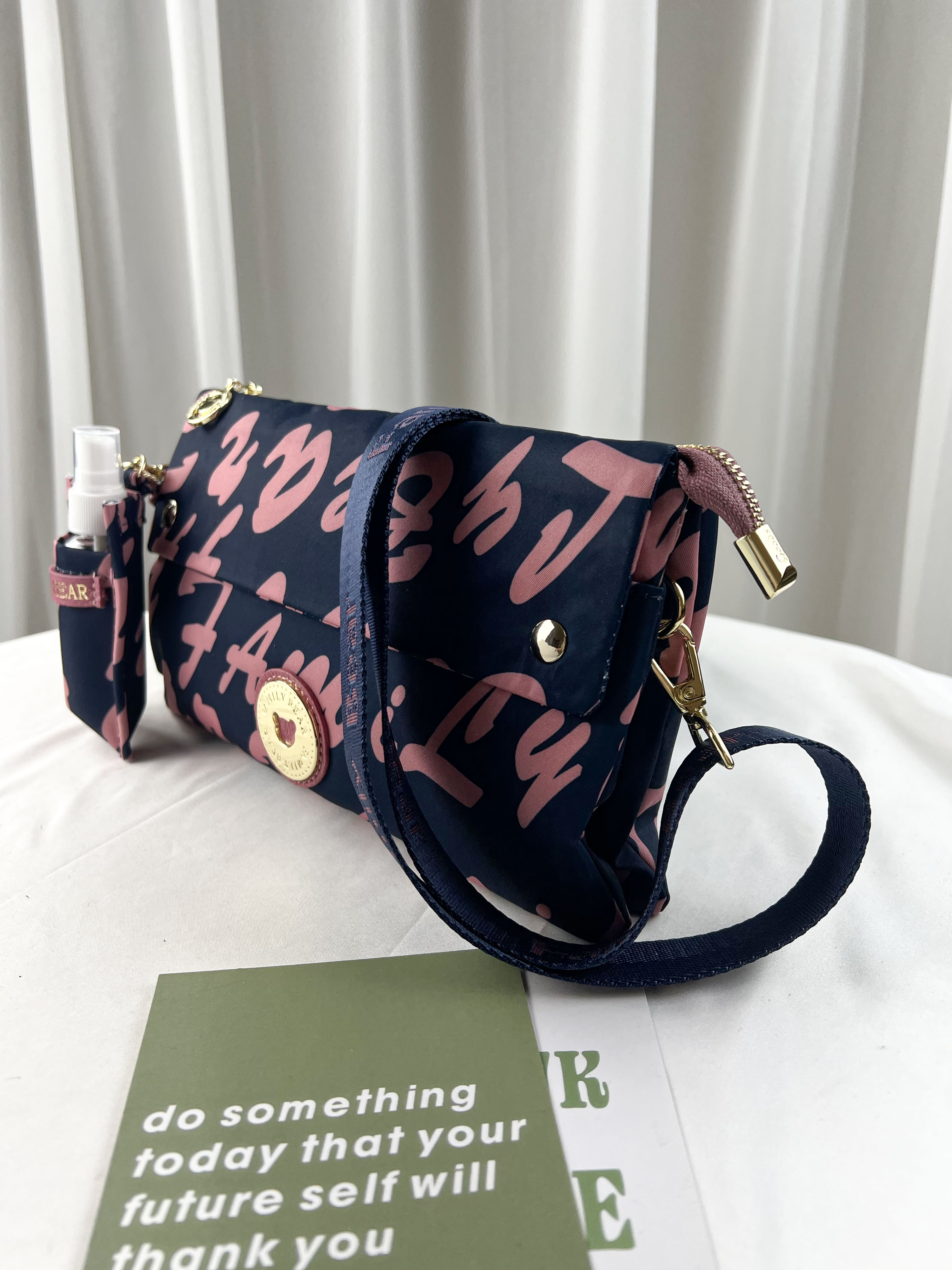 FamilyBear 粉藍拼色字母防潑水側背包    #2836