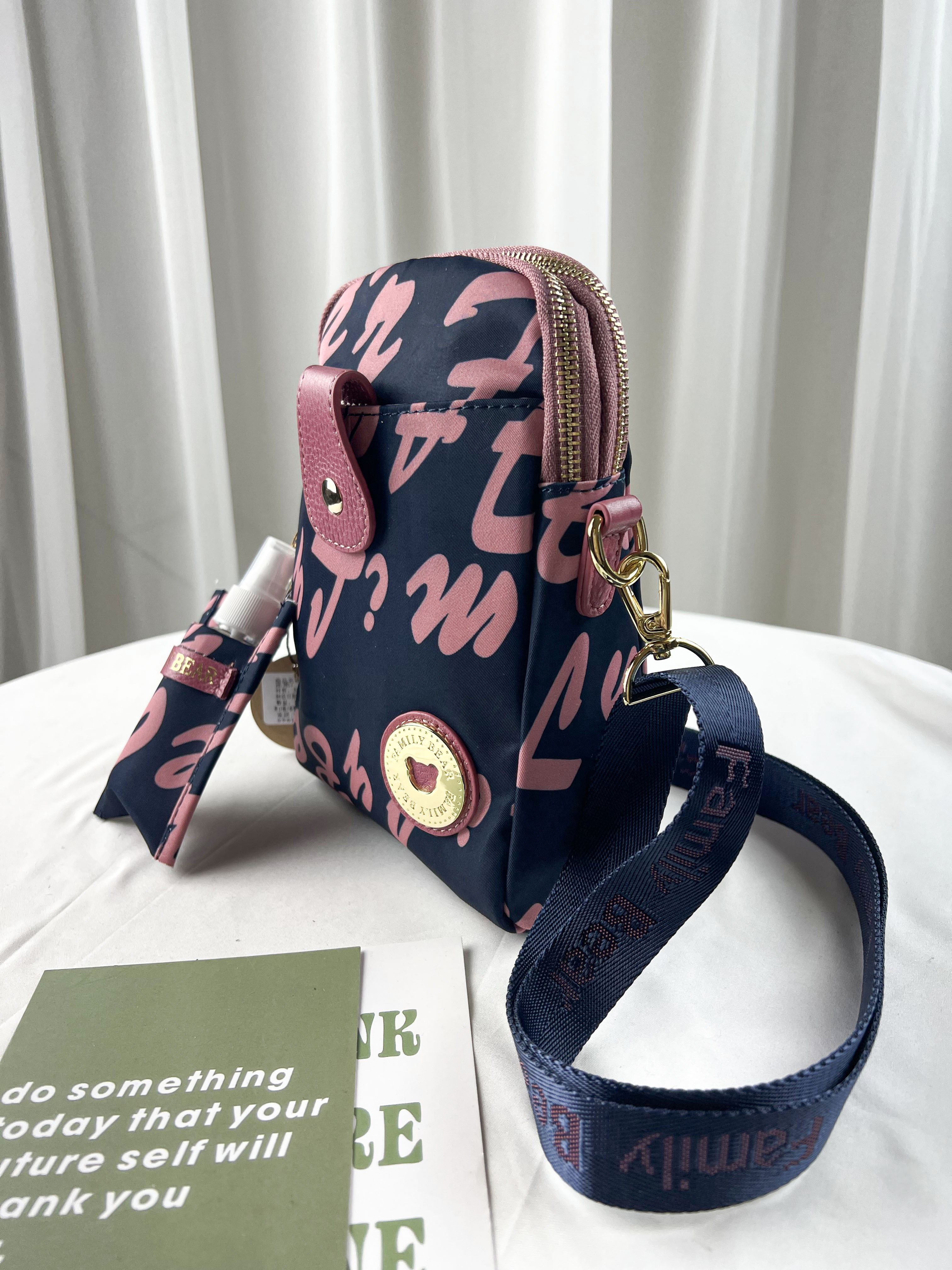 FamilyBear 粉藍拼色字母防潑水側背包 附酒精保護套+酒精瓶   #2839