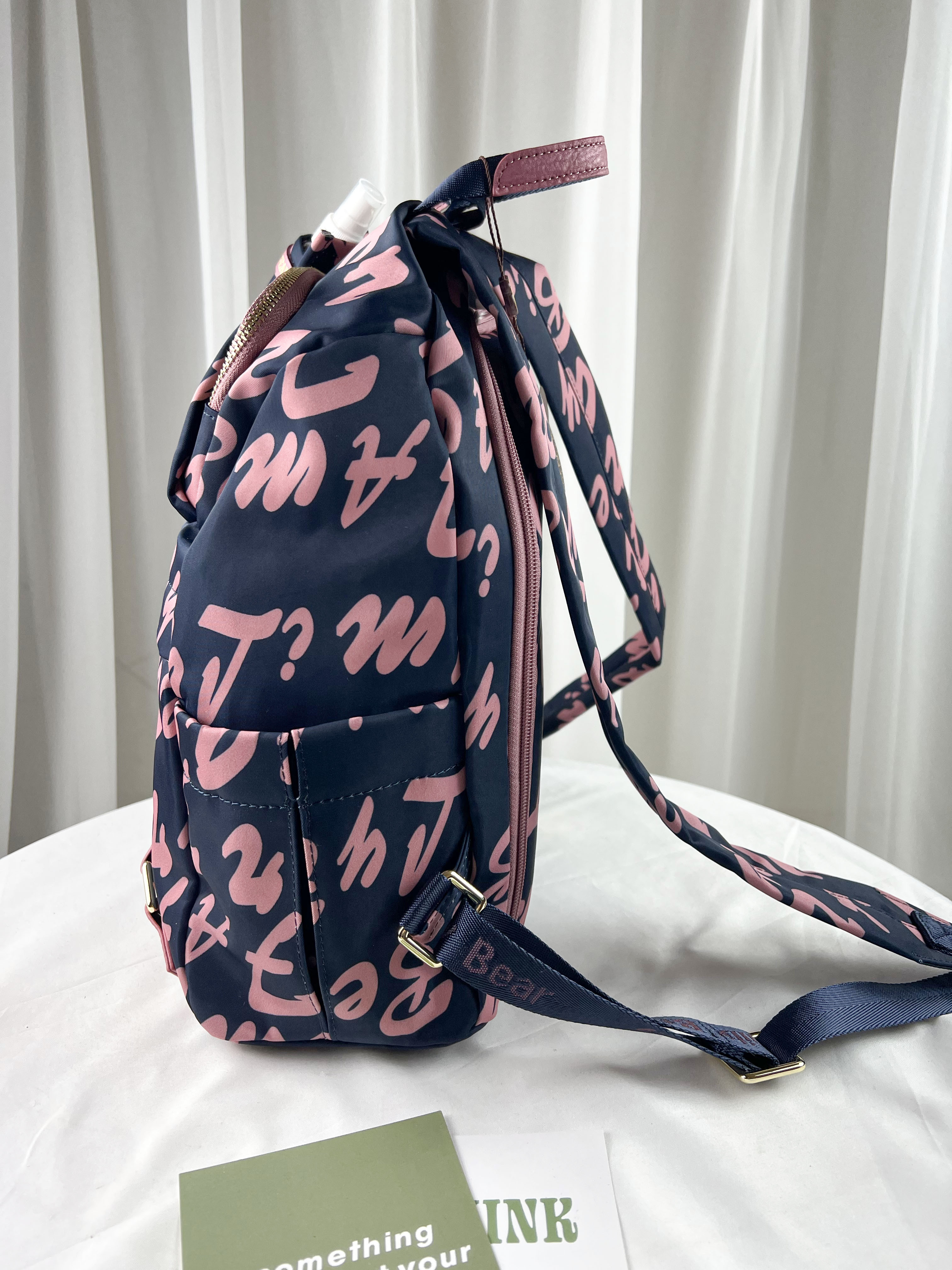 GOODS 粉藍拼色字母防潑水防盜後背包  附酒精保護套+酒精瓶  #2828