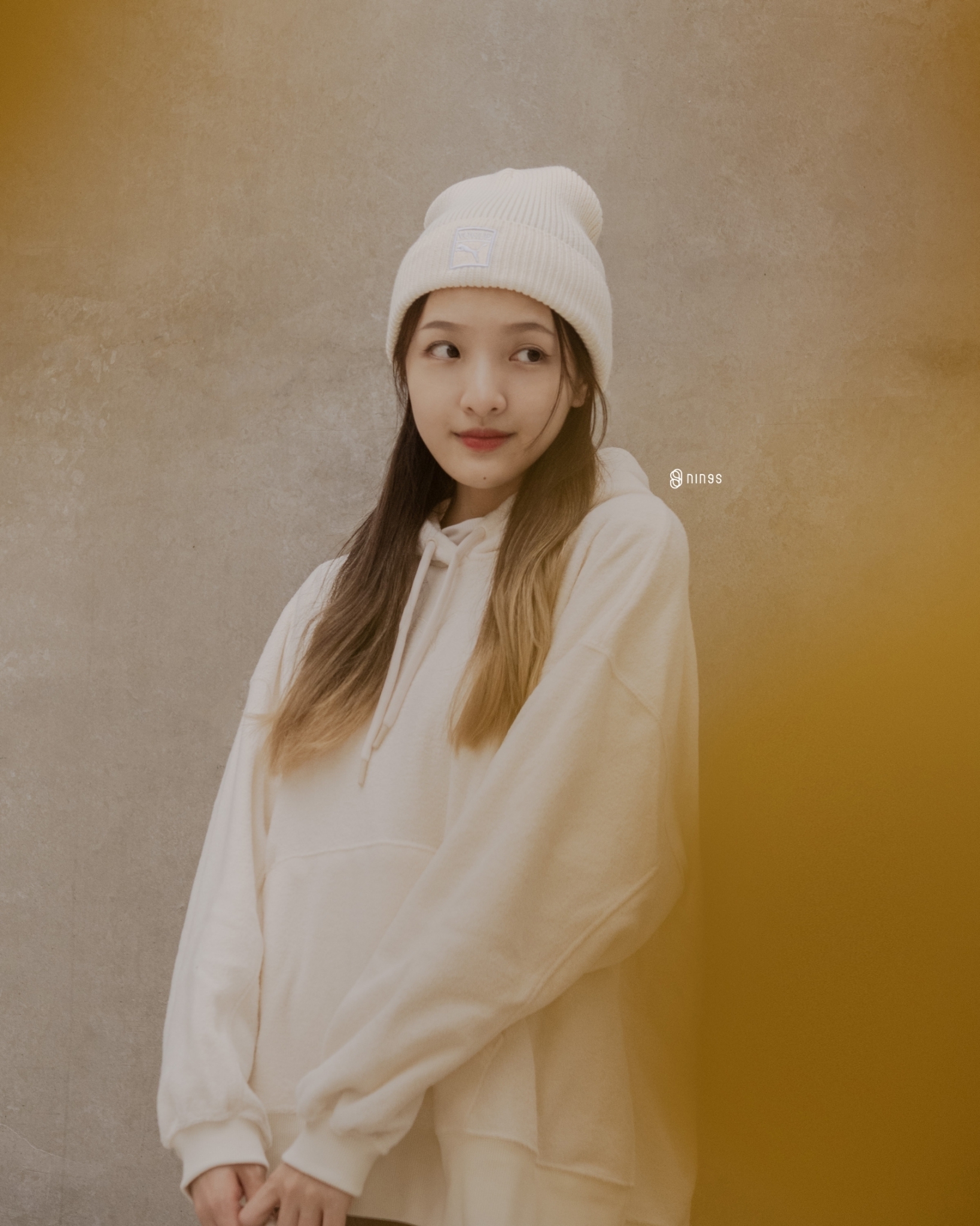 【現貨】PUMA WINTER 米白色 基本款帽TEE 67213265