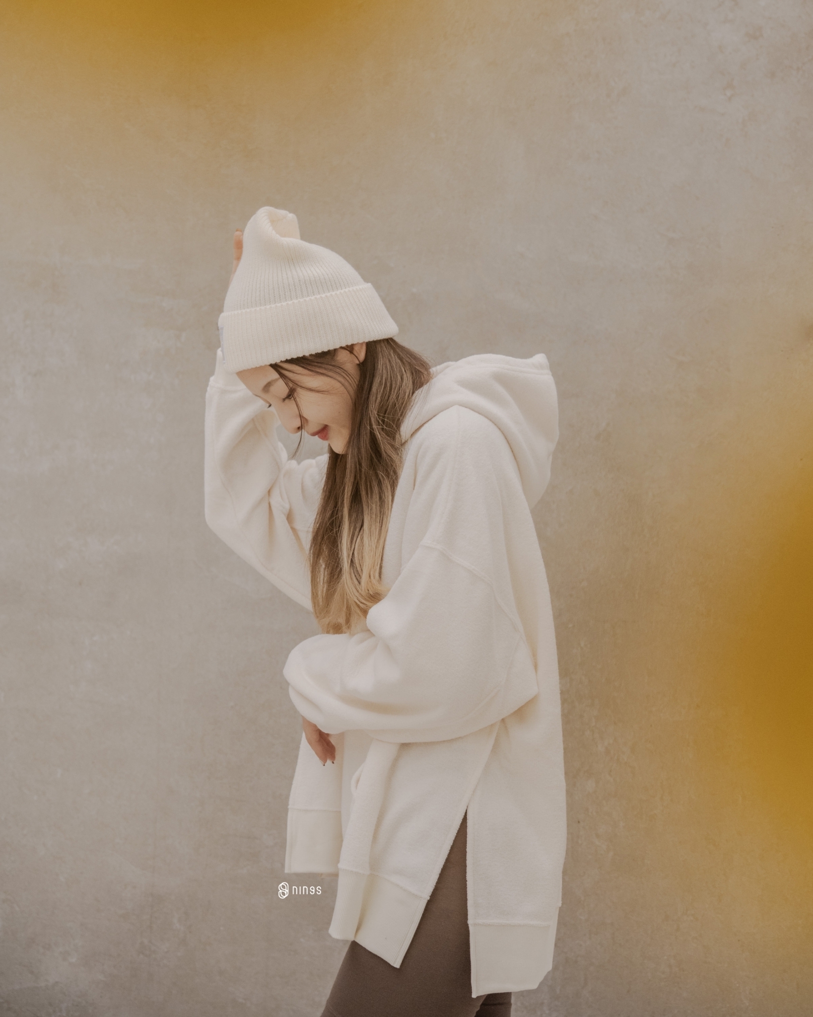 【現貨】PUMA WINTER 米白色 基本款帽TEE 67213265