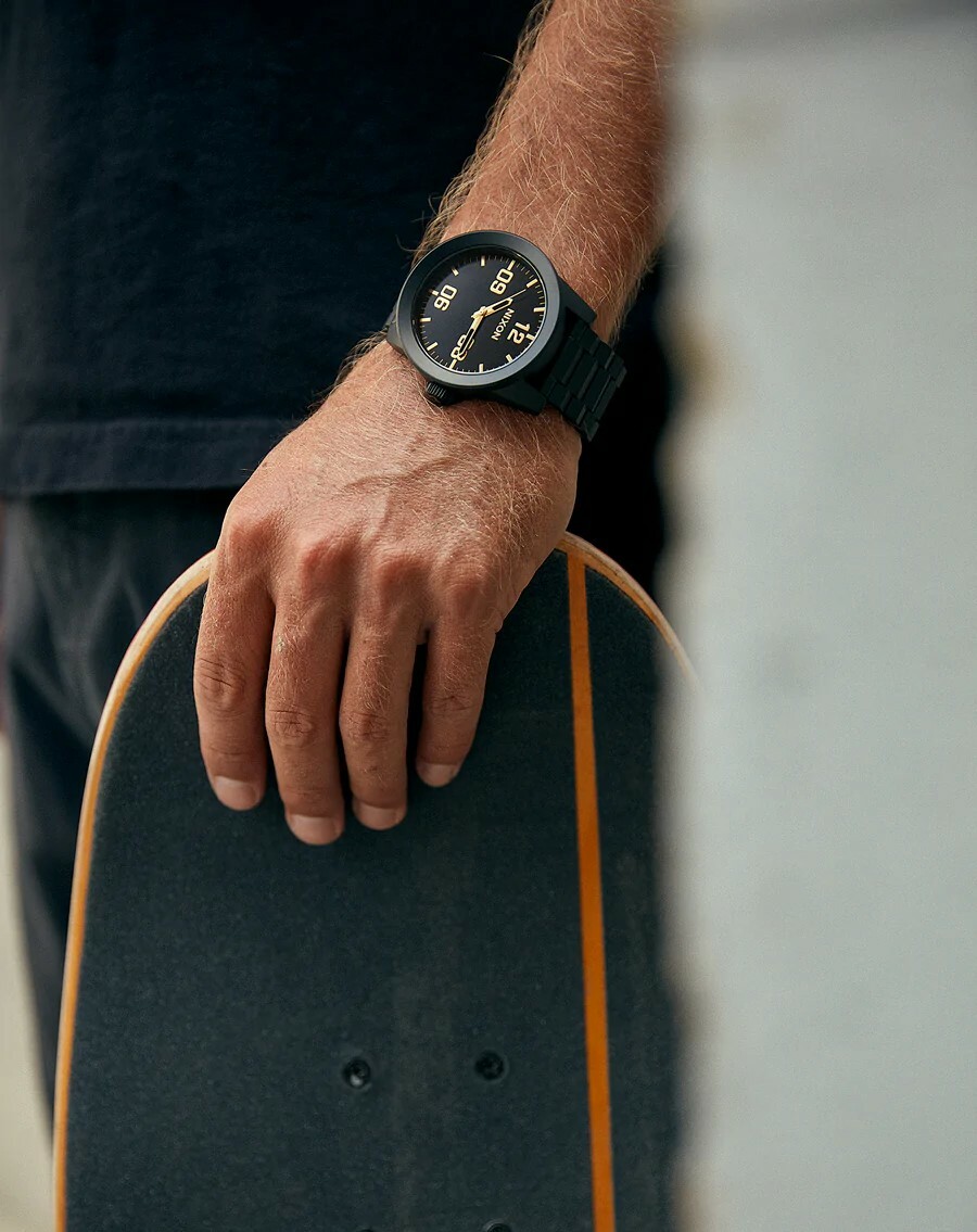 萬年鐘錶 - NIXON  尼克森 CORPORAL SS 全黑不鏽鋼休閒男錶 A346-957  錶徑48MM